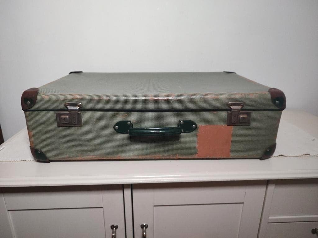 K434 VINTAGE koffer uit de 50er jaren geperst karton groen, Sieraden, Tassen en Uiterlijk, Koffers, 60 tot 70 cm, Overige materialen