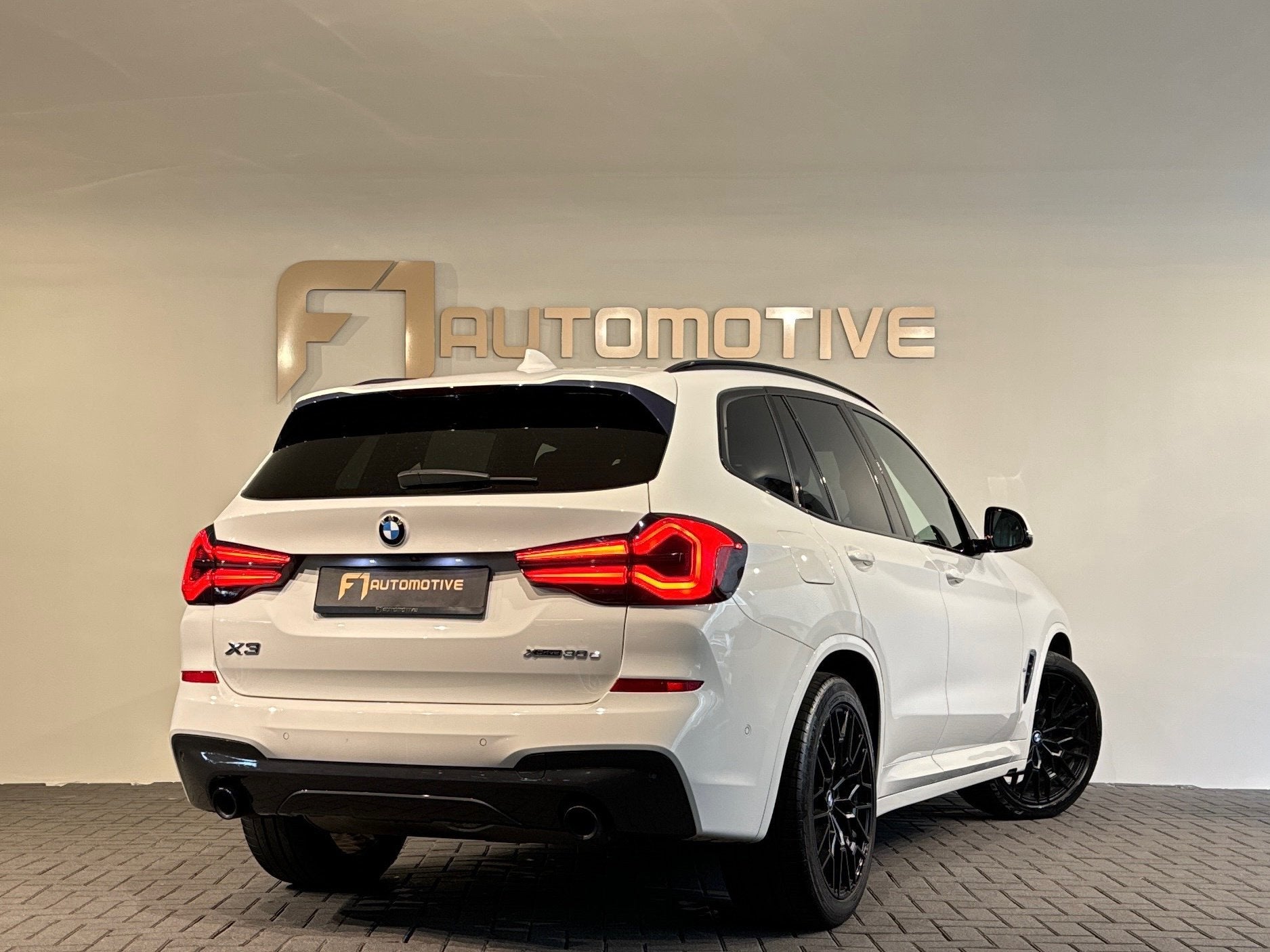 BMW X3 XDrive30e High Executive M Sport H/K|Crystal|Keyless, Gebruikt, 4 cilinders, 2000 kg, Wit