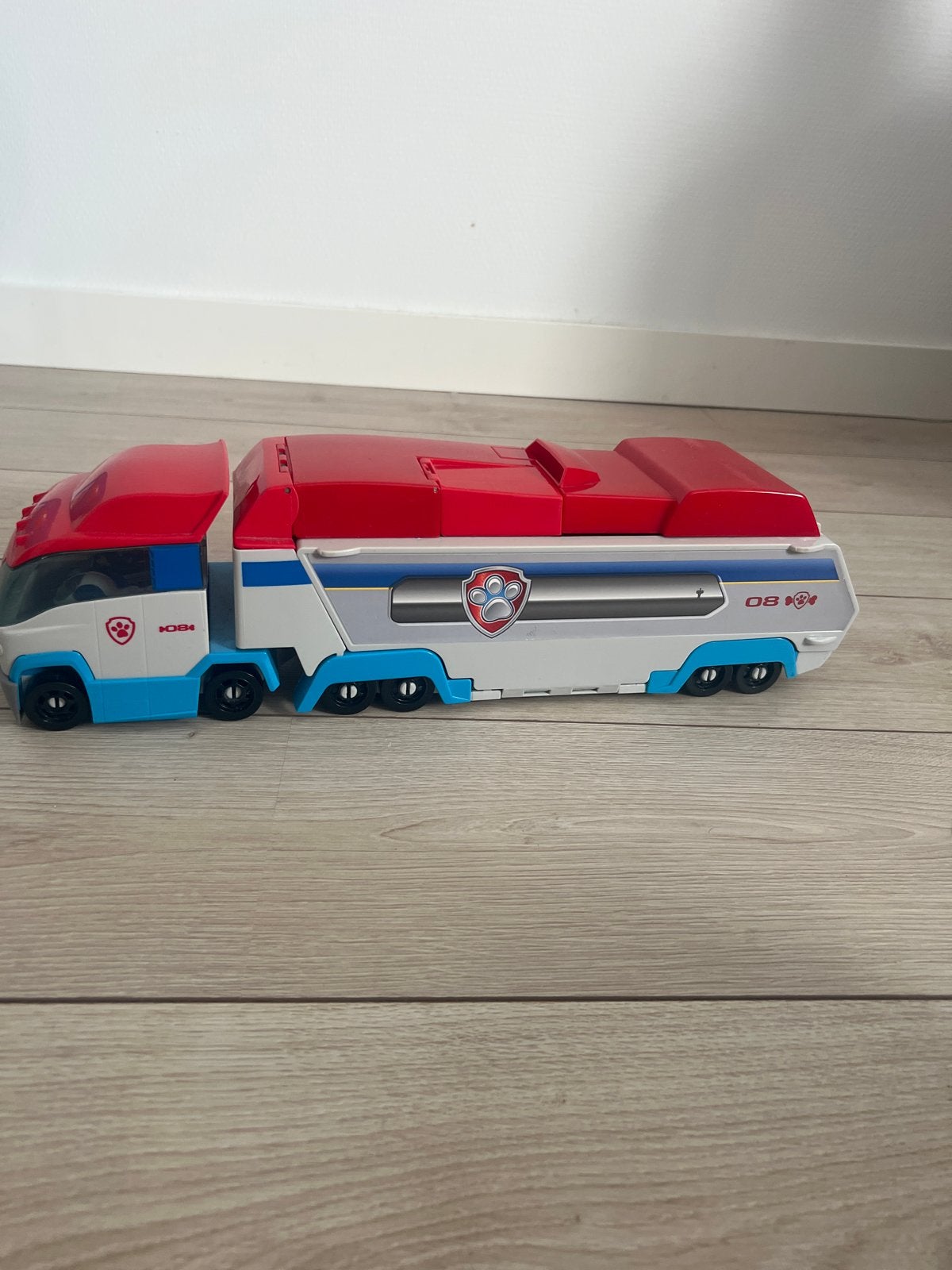 Paw Patrol Truck met 8 voertuigen en accessoires, Kinderen en Baby's, Speelgoed | Speelgoedvoertuigen, Ophalen, Zo goed als nieuw