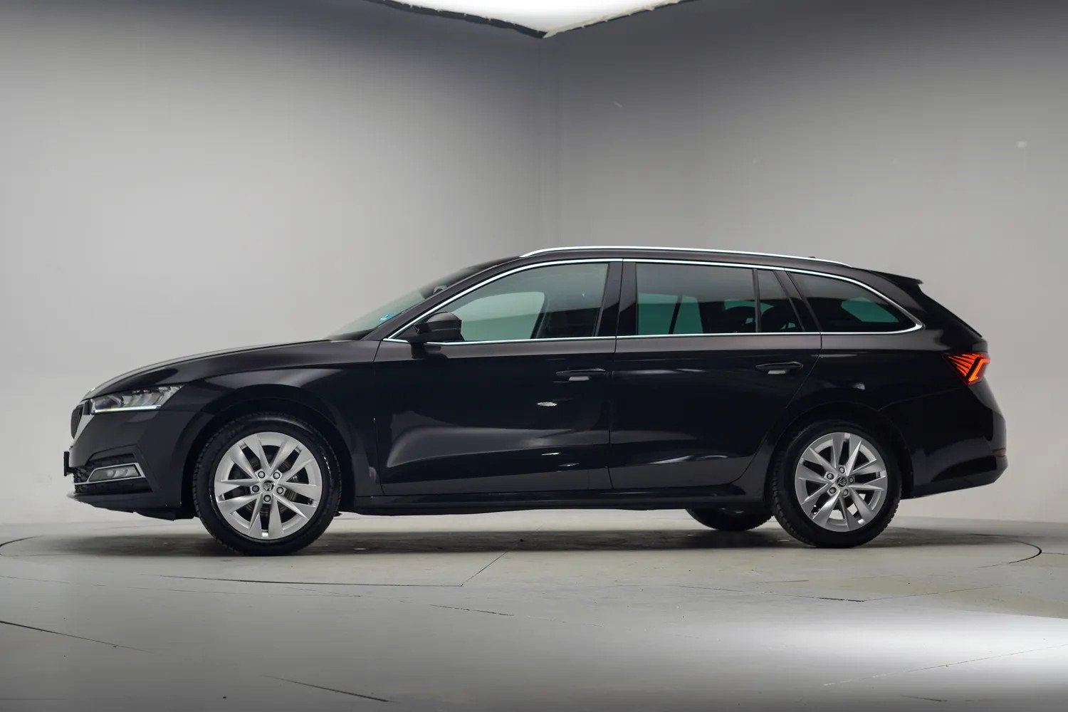 Skoda Octavia COMBI 1.0 TSI 110pk Business Edition Plus [ LE, Voorwielaandrijving, Gebruikt, Zwart, 19 km/l
