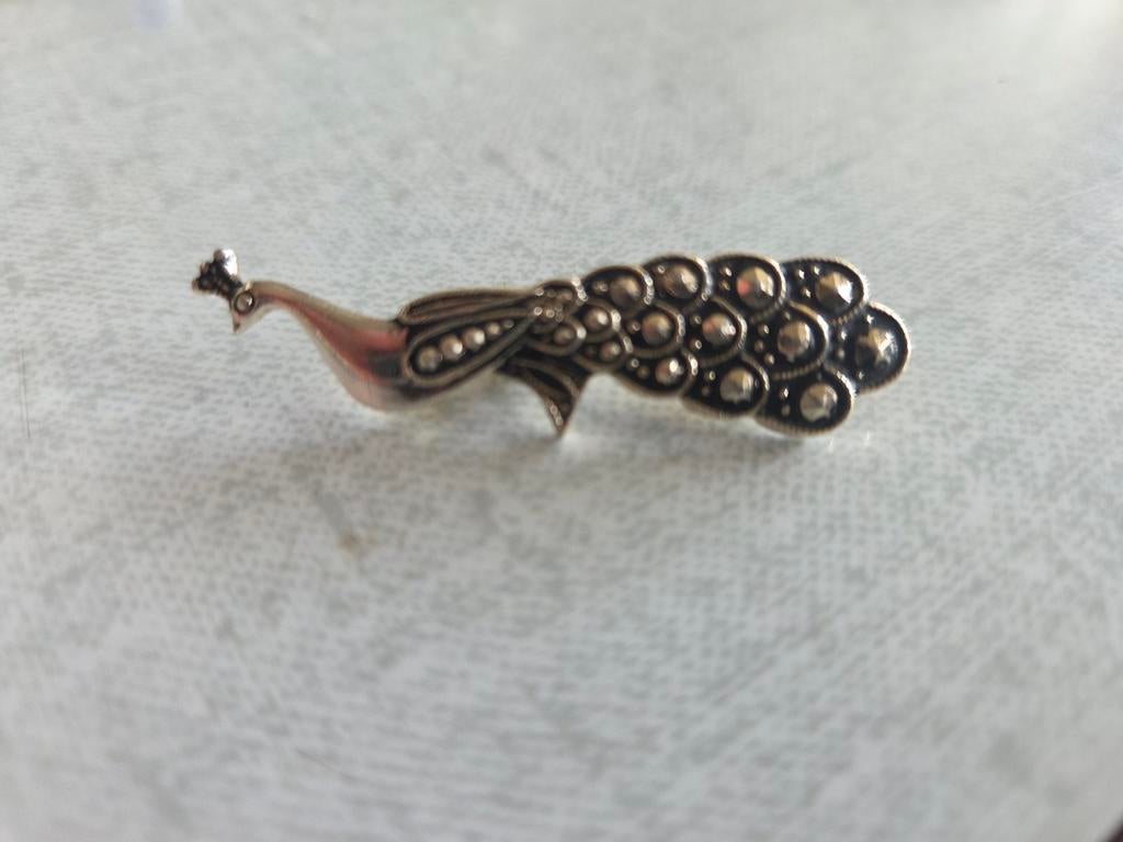 Zilverkleurige pauw broche, Ophalen of Verzenden
