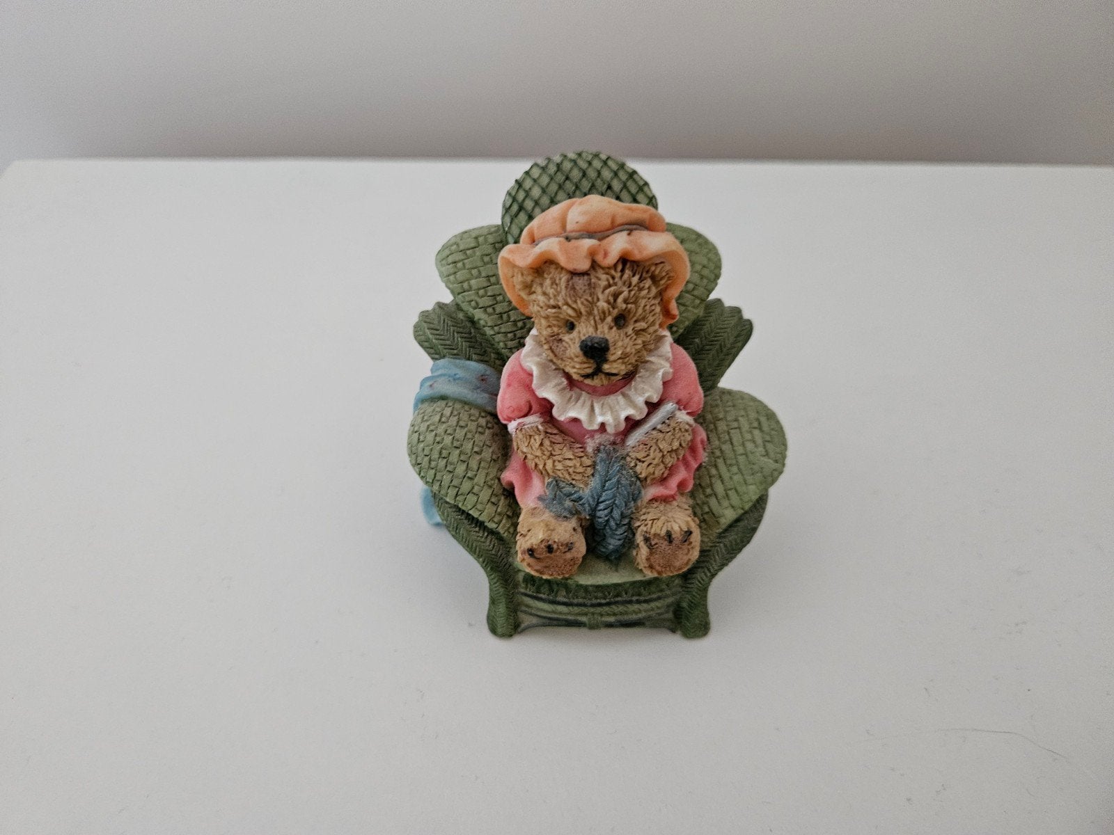 Beeldje: Beer in Fauteuil, Ophalen of Verzenden, Zo goed als nieuw, Beeldje, Cherished Teddies