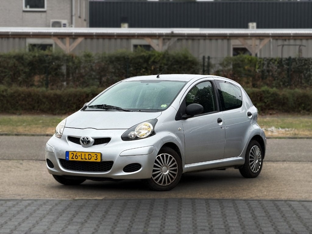 Toyota Aygo 1.0 12V Vvt-i 5DRS 2010 Grijs, Voorwielaandrijving, Stof, 4 stoelen, 68 pk