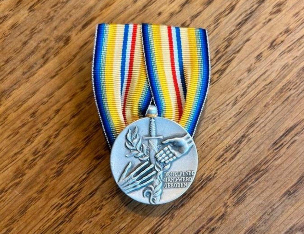 Helpende hand medaille zonder gesp, Verzenden, Landmacht, Nederland, Lintje, Medaille of Wings