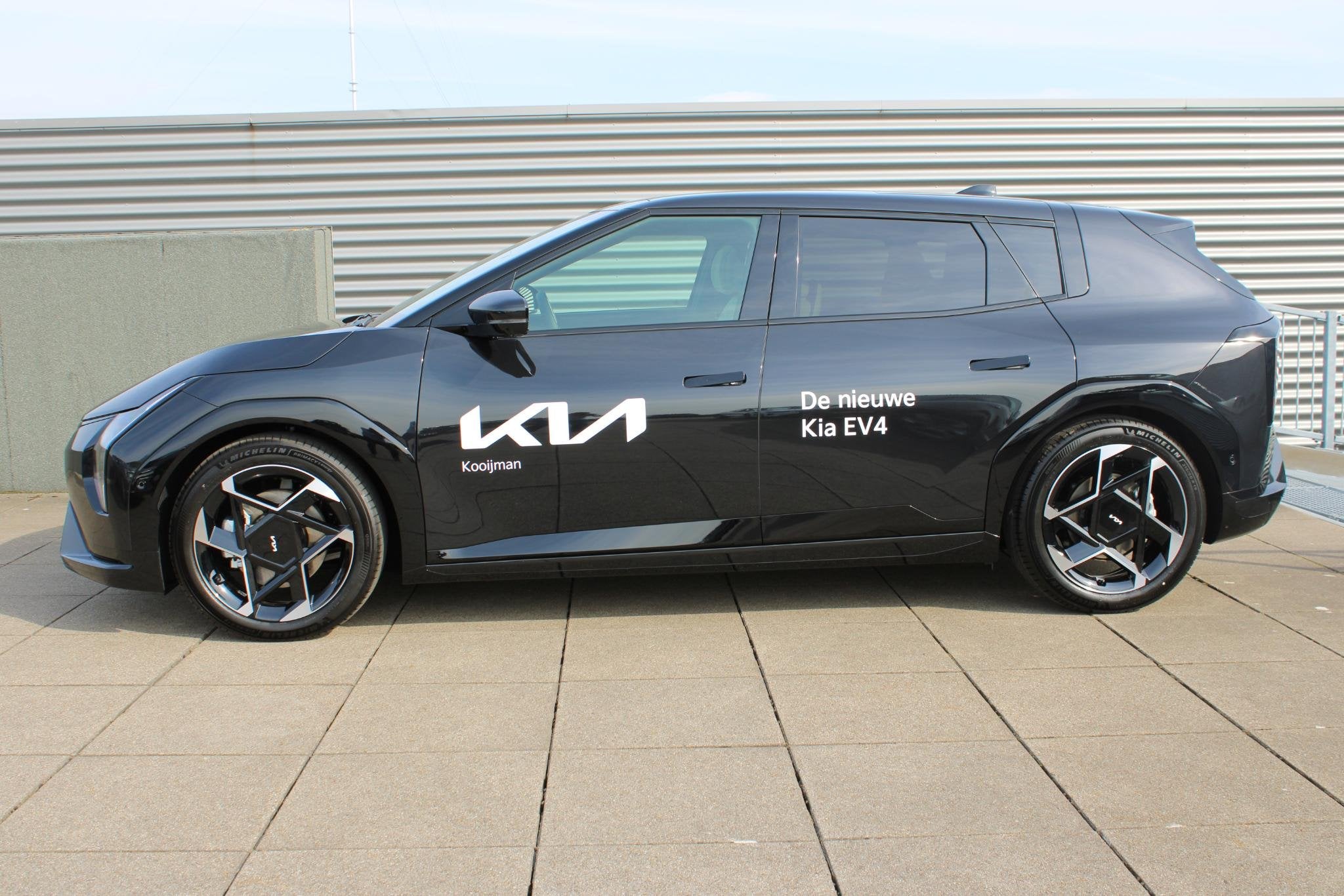 Kia EV4 GT-PlusLine 81.4 kWh Schuifdak / Head up / Leder / N, Auto's, Kia, 81 kWh, 510 min, Zwart, Zwart