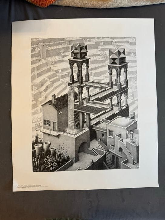 M.C. Escher - poster-Waterval (Waterfall) -, Verzamelen, Posters, Rechthoekig Staand, Deurposter of groter, Nieuw, Ophalen of Verzenden