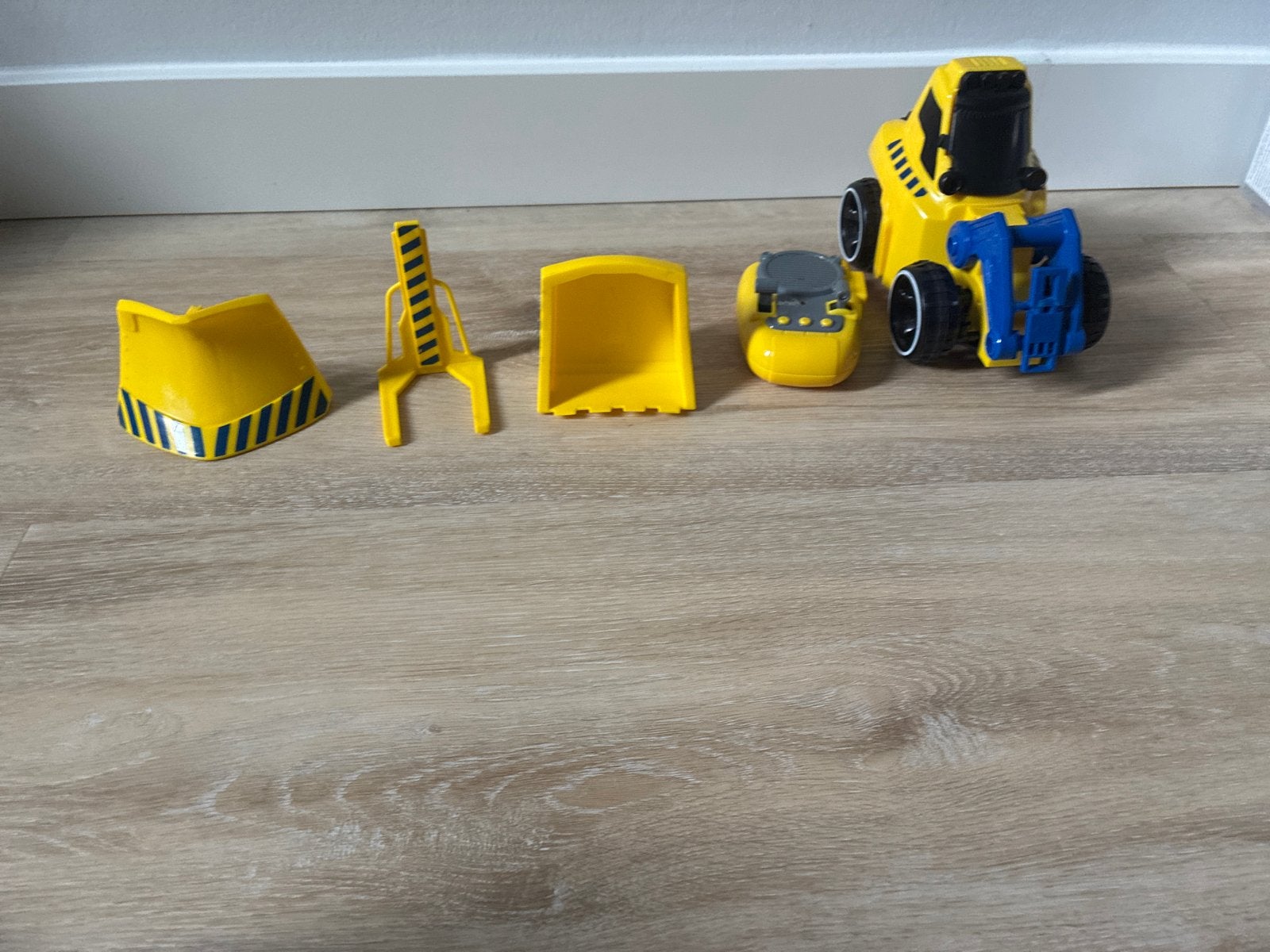 Gele speelgoed graafmachine met verwisselbare onderdelen, Ophalen of Verzenden, Gebruikt