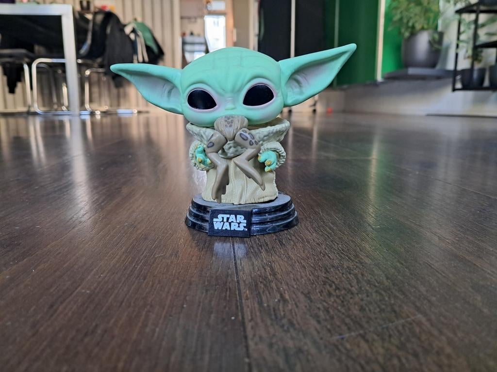 Etende baby Yoda Funko pop, Eén persoon