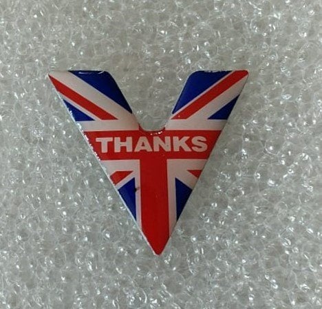 Pin Engelse vlag met V van Victory en tekst Thanks, Verzenden, Overige soorten, Engeland, Embleem of Badge