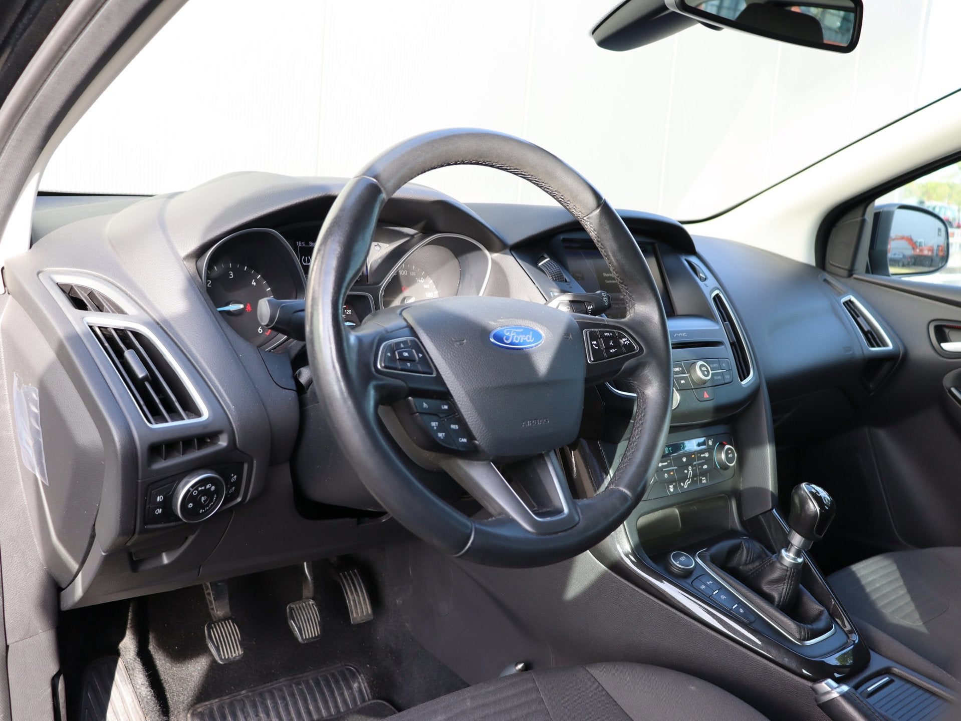 Foto 12 van Ford Focus Wagon 1.5 TDCI Titanium navi LM 4-deurs org NL