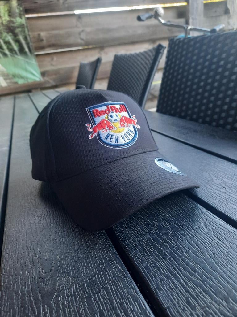 Mooie Red Bull New York pet - Zo goed als nieuw, Kleding | Dames, Hoeden en Petten, Red Bull, One size fits all, Ophalen of Verzenden