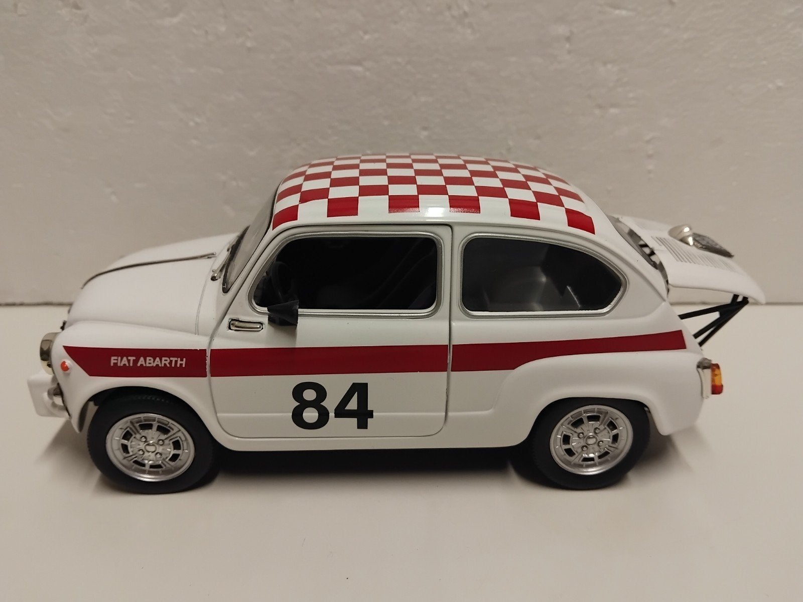 Fiat 850 TC #84 Abarth 1961 white Solido metal 1:18 KRD, Ophalen of Verzenden, Zo goed als nieuw, Auto, Solido