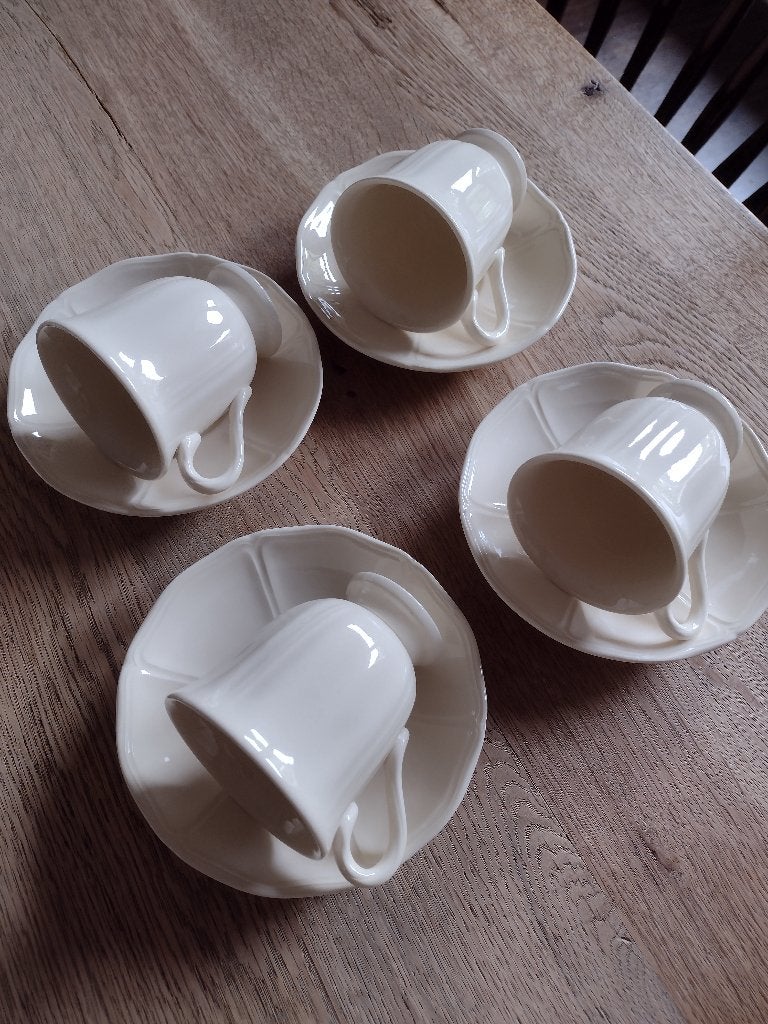 4 Wedgwood Queens Plain kop en schotels (koffie), Huis en Inrichting, Keuken | Servies, Ophalen of Verzenden, Zo goed als nieuw