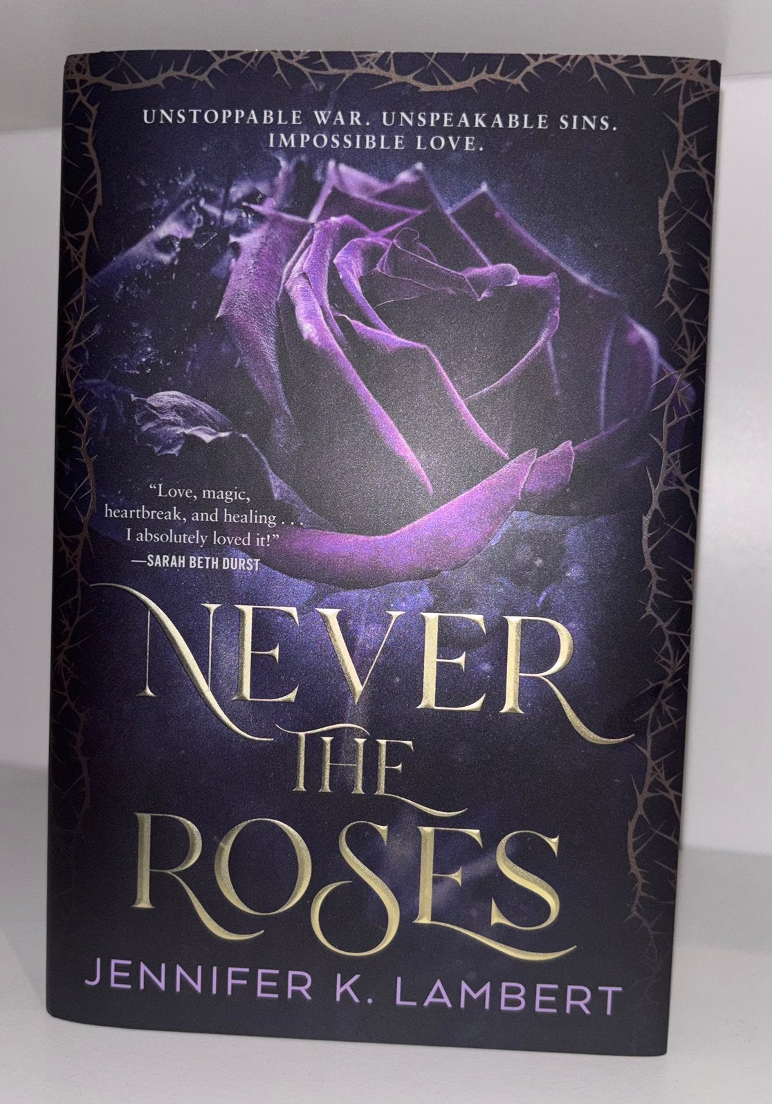 Never the Roses Engelstalig, Ophalen of Verzenden, Nieuw