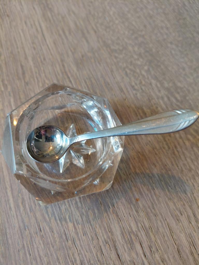 Antiek geslepen glazen zoutschaaltje met lepeltje, Ophalen of Verzenden