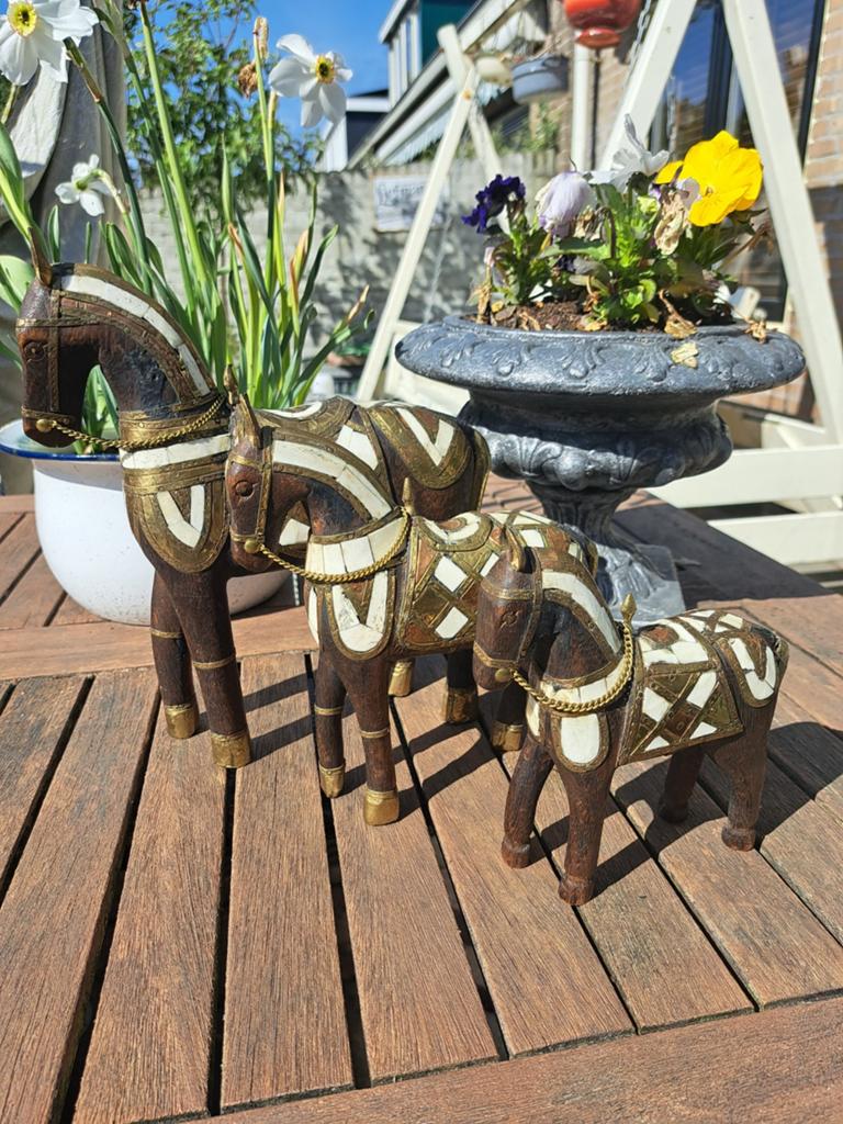 Set van 3 vintage paarden in parelmoer en hout, Antiek en Kunst, Ophalen