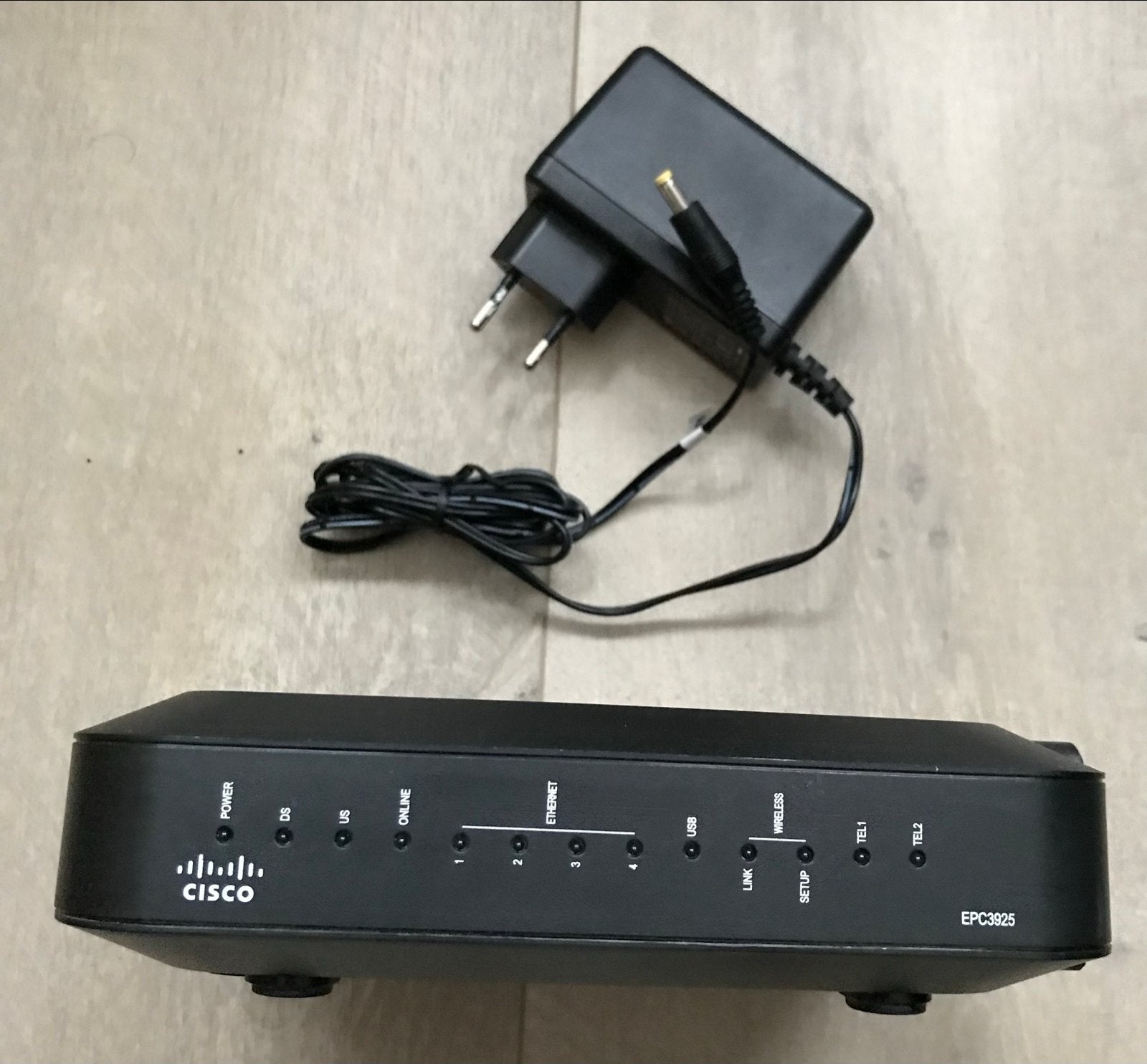 Cisco EPC3925 EuroDOCSIS 3.0 Modemrouter Ziggo, Computers en Software, Ophalen of Verzenden, Gebruikt, Router met modem