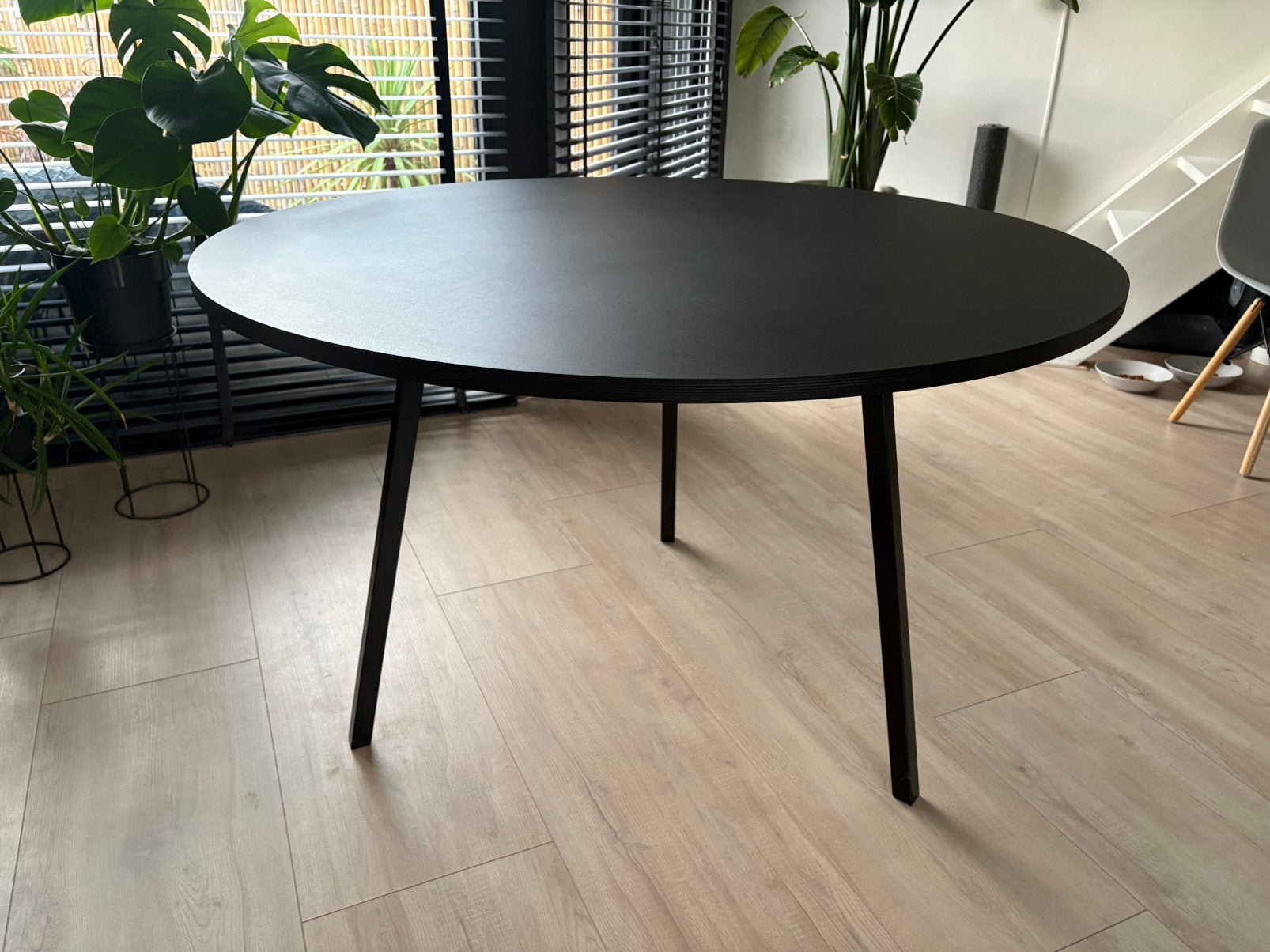 HAY LOOP STAND TABLE ROUND 120cm, Huis en Inrichting, Tafels | Eettafels, Ophalen, Gebruikt, Rond, Vijf personen of meer
