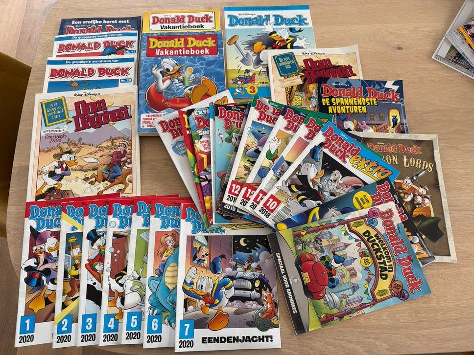 Grote collectie Donald Duck stripboeken en vakantieboeken, Boeken, Stripboeken, Meerdere stripboeken, Ophalen of Verzenden, Gelezen