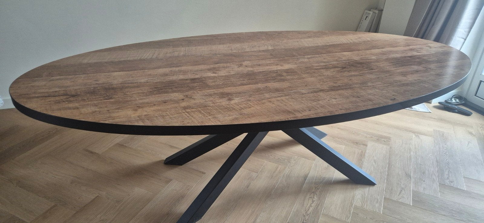 Ovale eettafel met metalen onderstel, Huis en Inrichting, Gebruikt, 100 tot 150 cm, 200 cm of meer, Vijf personen of meer