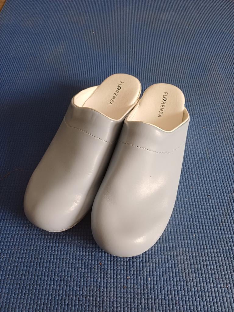 Florensa lichtblauwe instappers, maat 41, Kleding | Dames, Schoenen, Instappers, Florensa, Nieuw, Ophalen of Verzenden