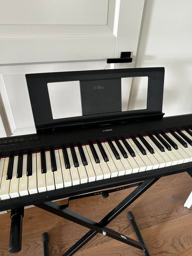 Yamaha keyboard met standaard NP12B, Muziek en Instrumenten, Keyboards, Ophalen, Yamaha, Met standaard, 61 toetsen