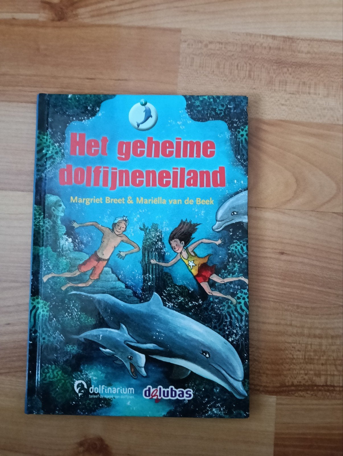 Het geheime dolfijneneiland - Margriet Breet, Boeken, Ophalen of Verzenden, Gelezen, Margriet Breet & Mariëlla van de Beek, Fictie algemeen