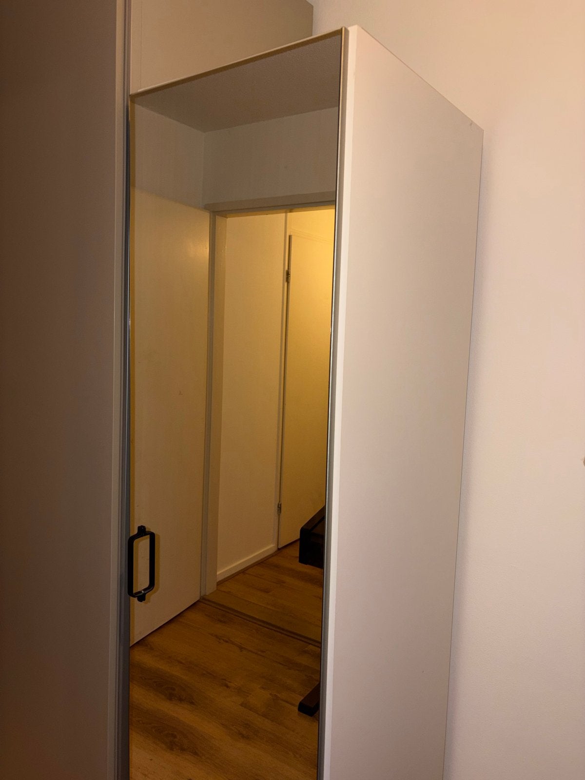 Witte kledingkast met spiegeldeur, Ophalen, Overige materialen, Gebruikt, 50 tot 100 cm