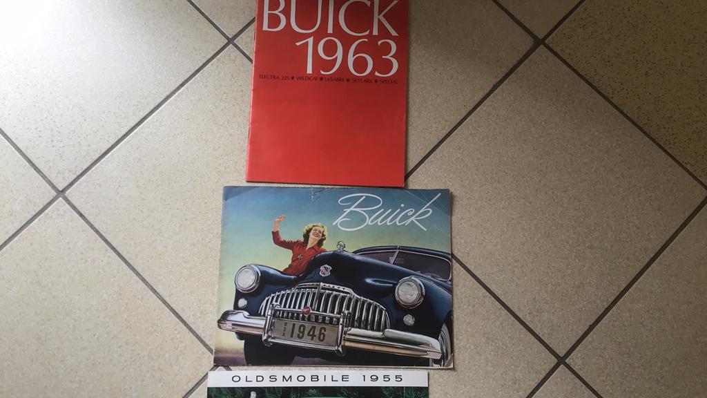 PONTIAC , OLDSMOBILE , BUICK FOLDER LOT 5 x JAREN 1946-1960, Ophalen of Verzenden, Overige merken