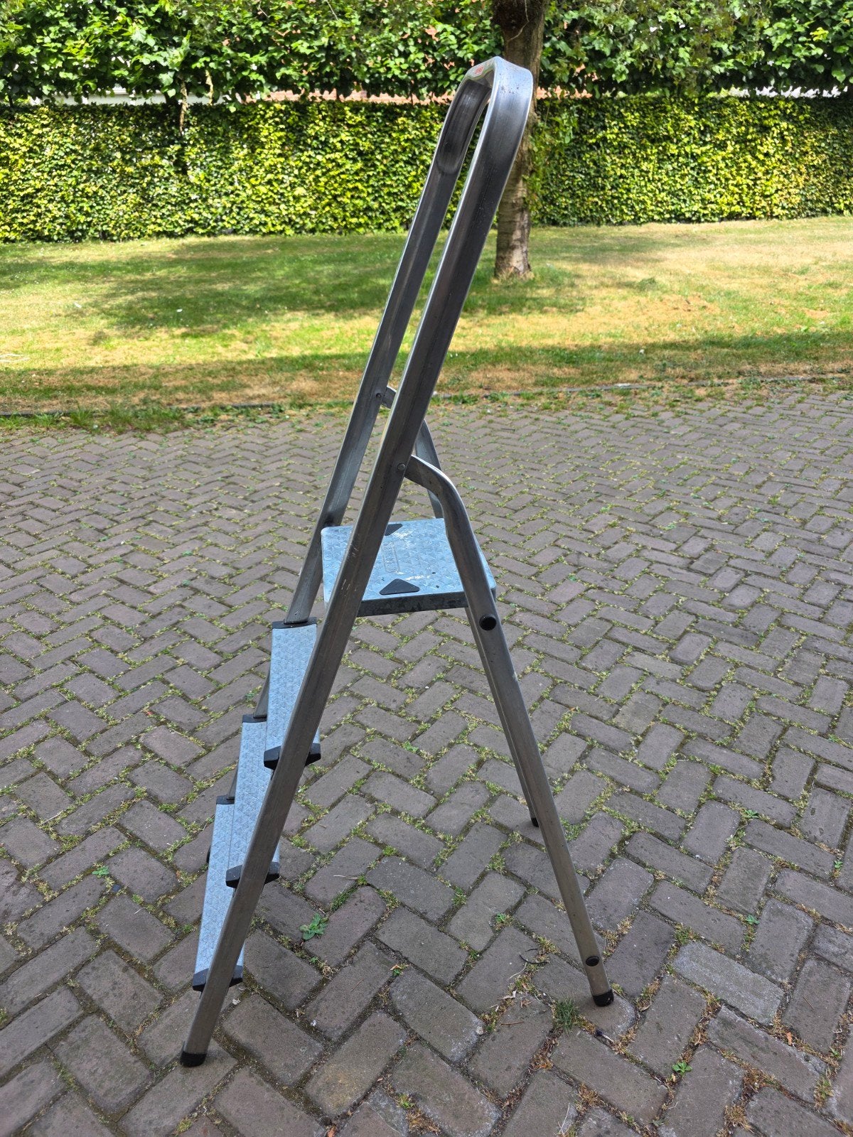 Stevige 4-treden trap met plateau -Ideaal voor thuis en werk, Doe-het-zelf en Verbouw, Gebruikt, Onbekend@voorbeeld.com, Trap
