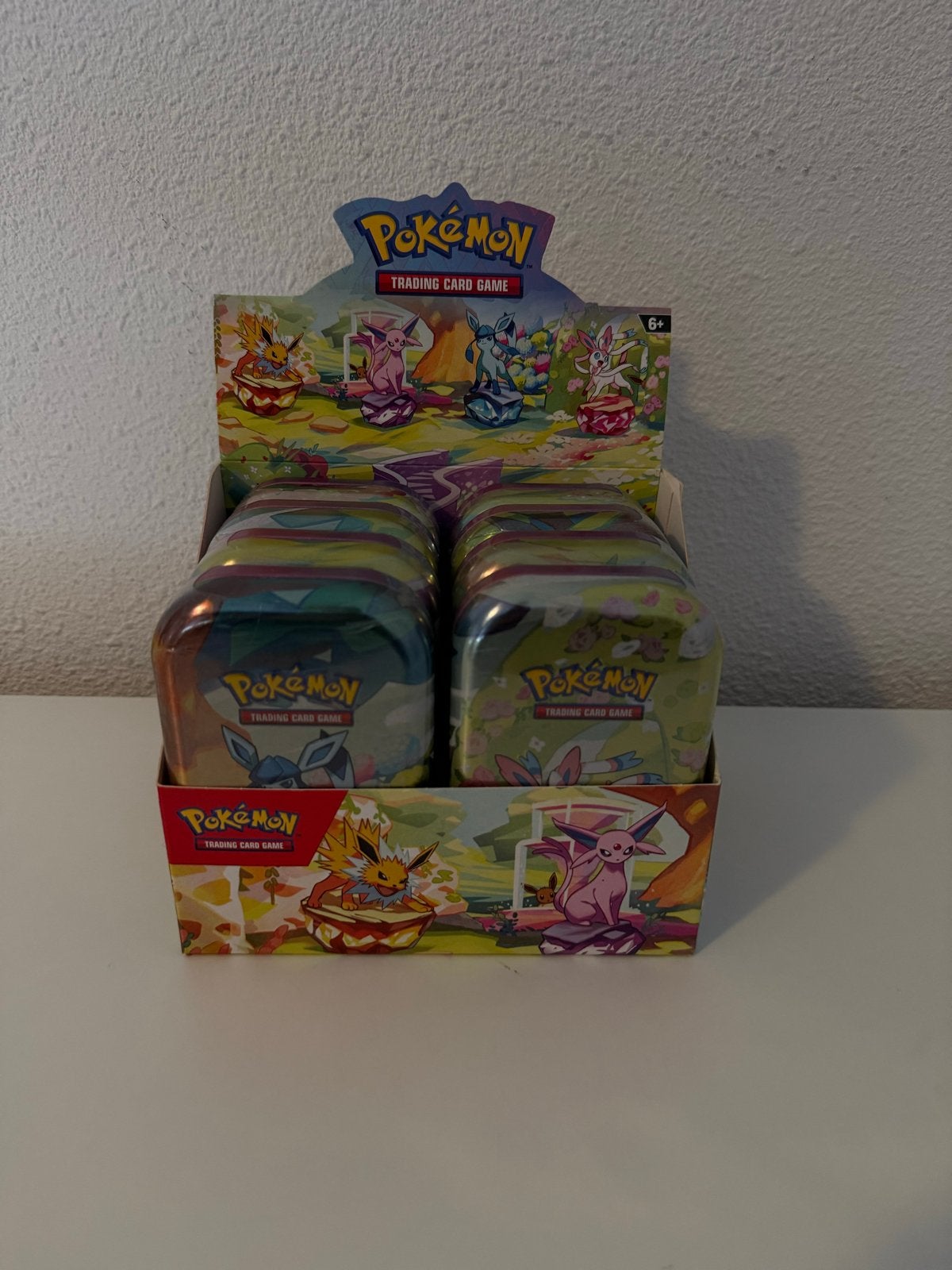 Pokemon Prismatic Evolutions Mini Tin Display (Sealed), Ophalen of Verzenden, Nieuw, Overige typen