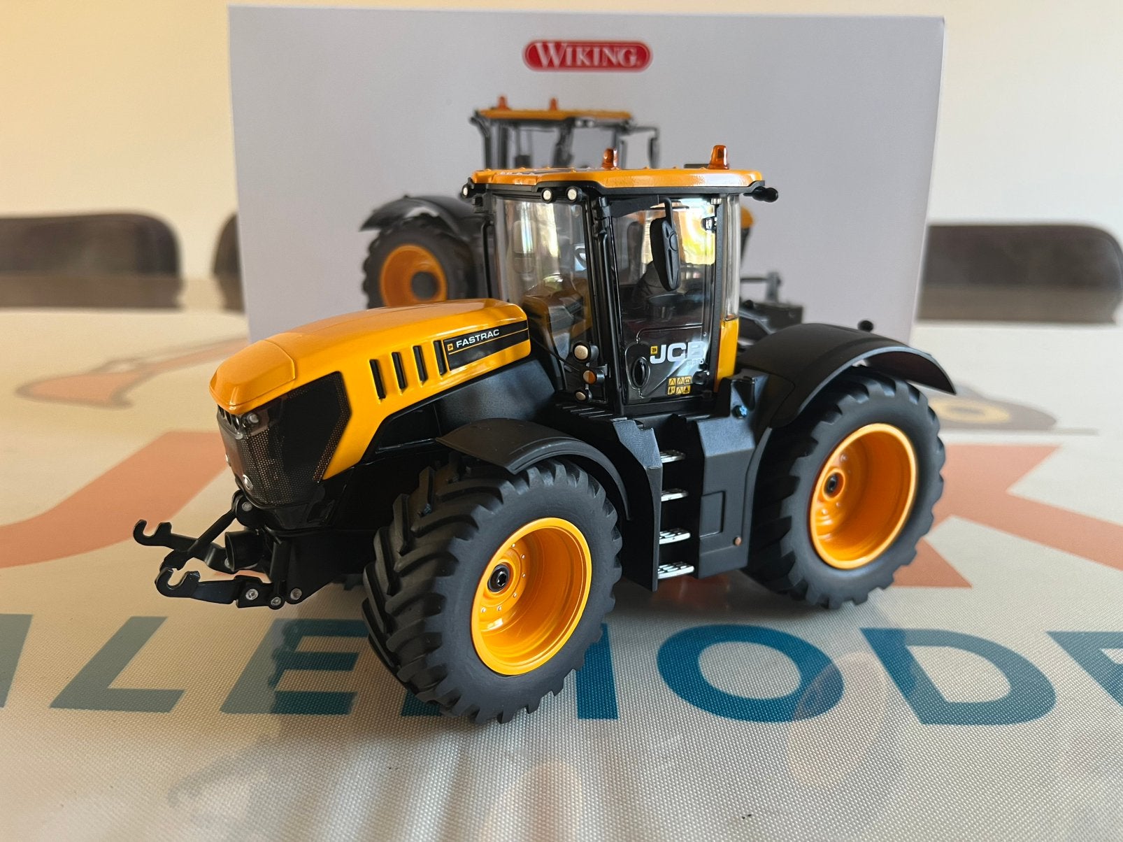 JCB Fastrac 8330 trekker Wiking Nieuw, Hobby en Vrije tijd, Modelauto's | 1:32, Ophalen of Verzenden, Nieuw, Tractor of Landbouw