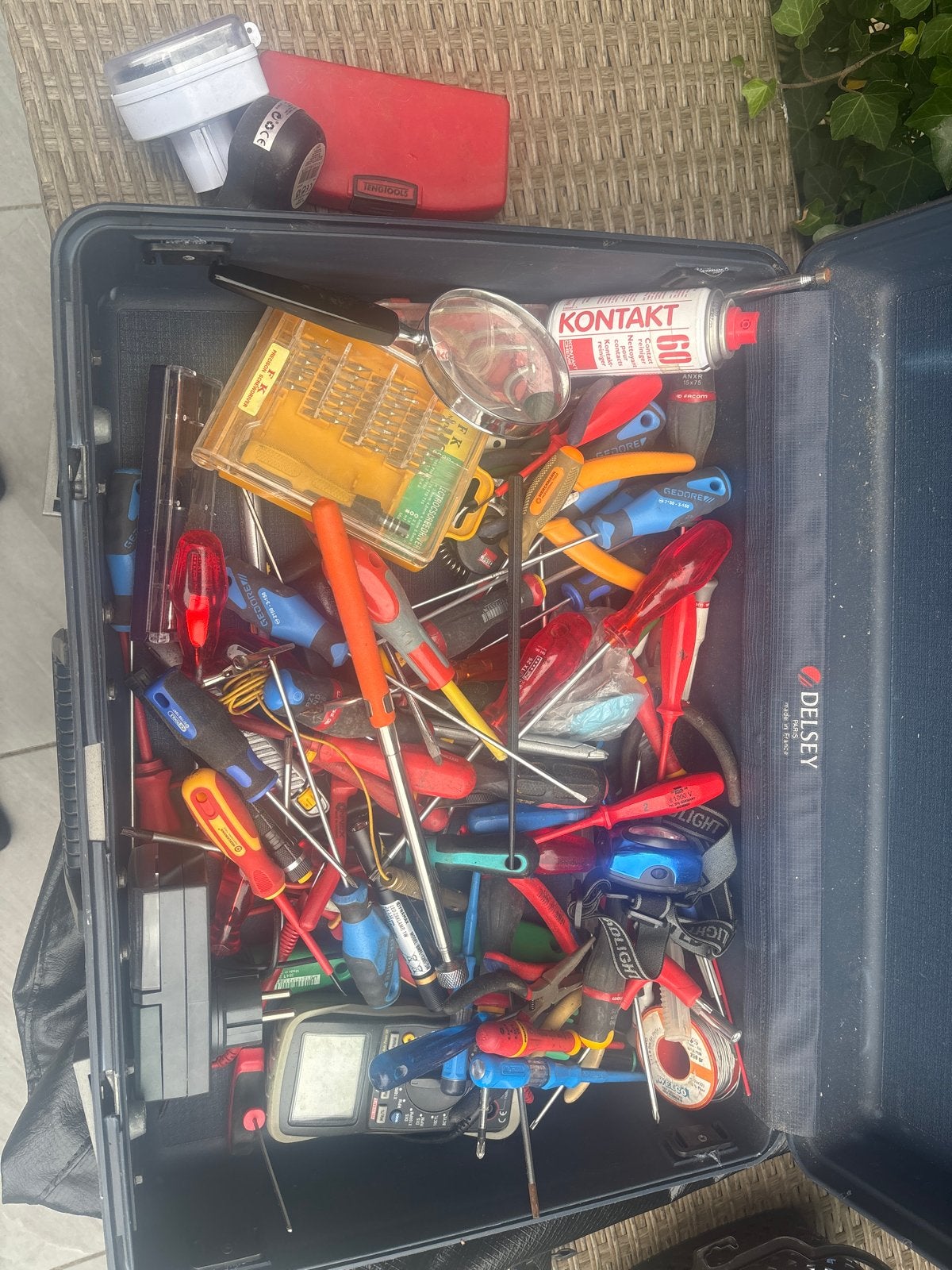 Set kleine schroevendraaiers en Voltcraft AT 200 multimeter, Doe-het-zelf en Verbouw, Gereedschap | Handgereedschap, Ophalen, Gebruikt