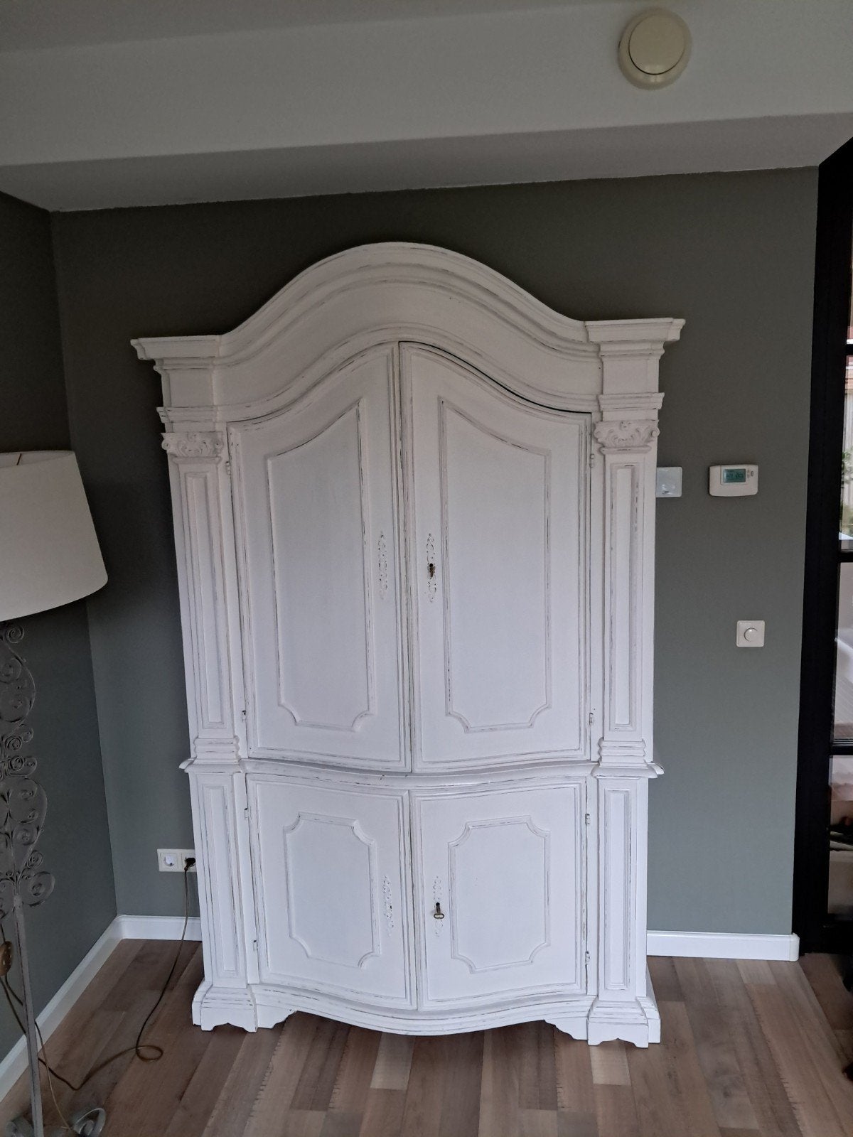 Antieke kast, wit geverfd, Ophalen