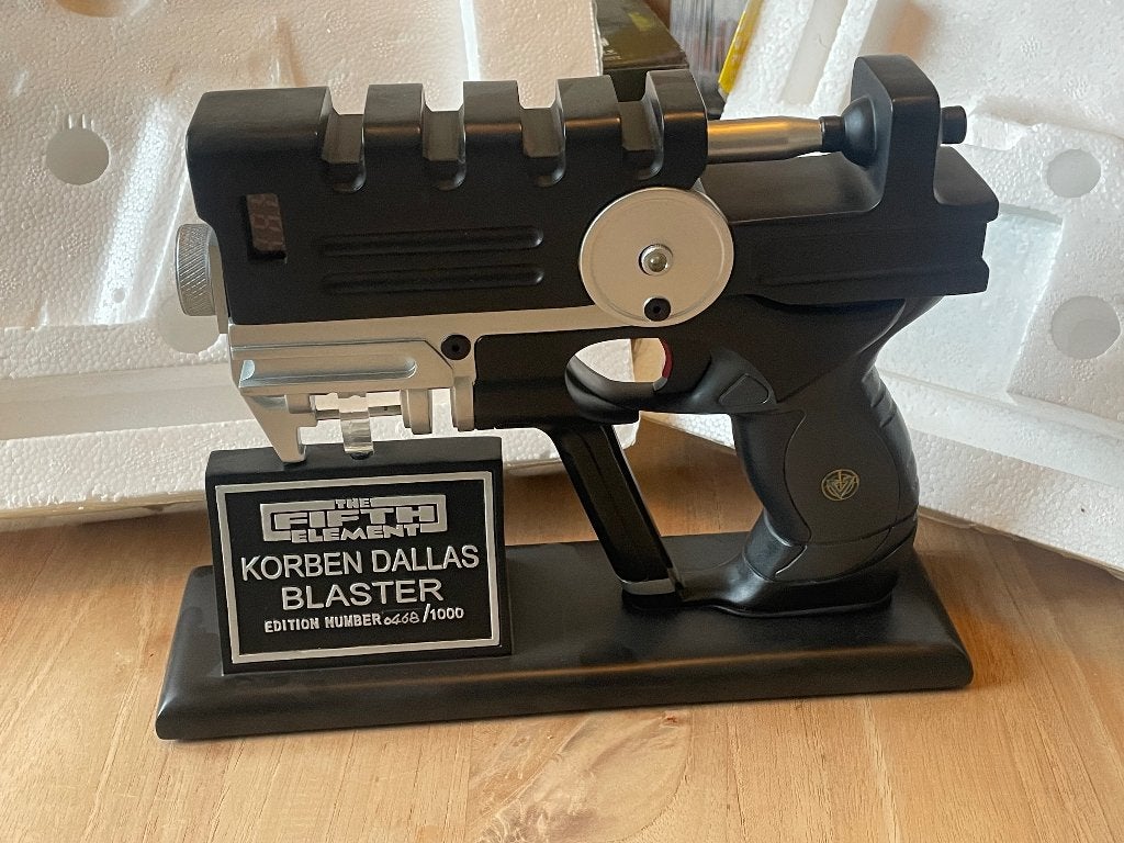 Korben Dallas Blaster Bruce Willis Fifth Element life size, Ophalen of Verzenden, Zo goed als nieuw, Film, Beeldje, Replica of Model