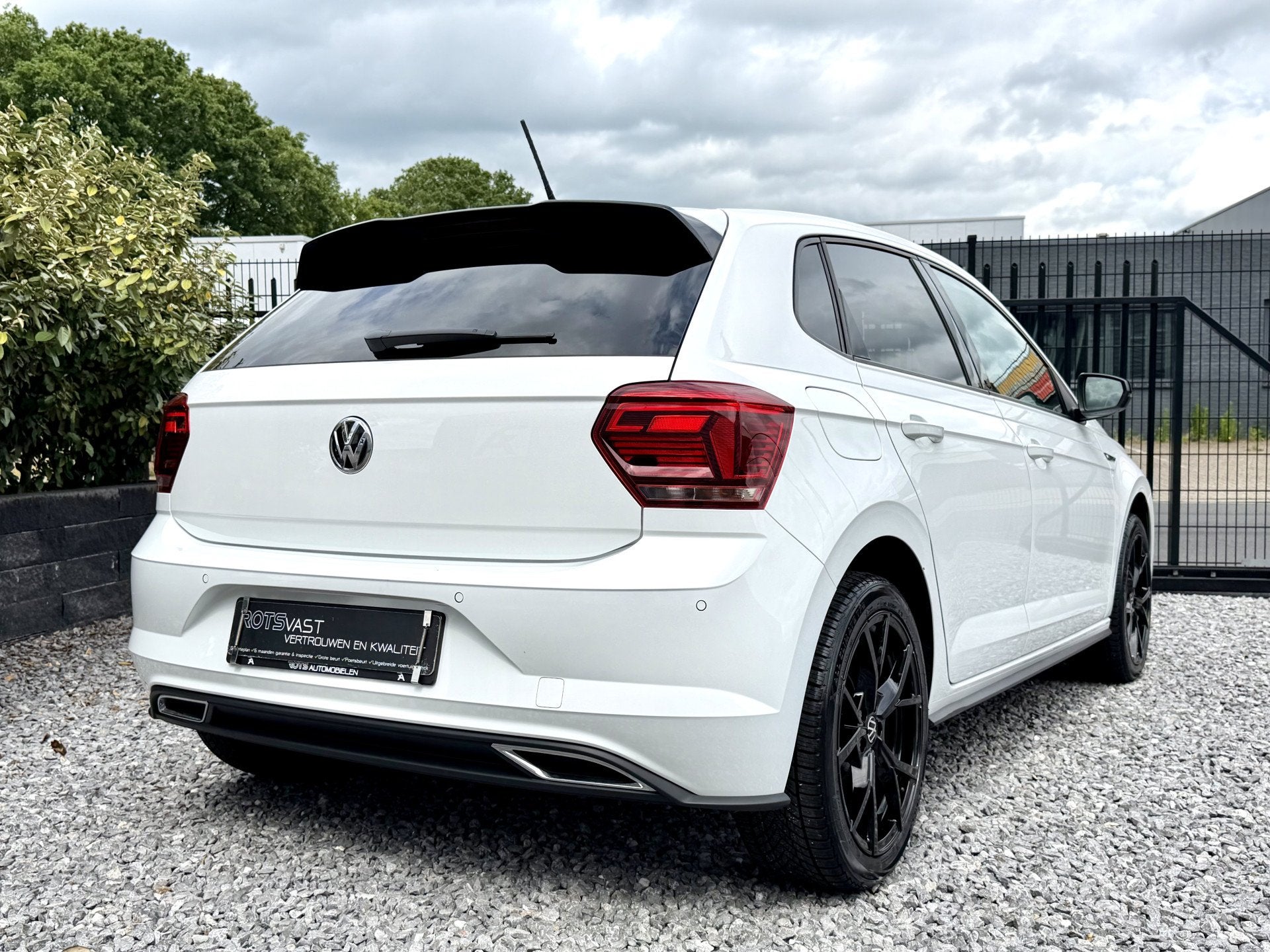 Volkswagen Polo 1.5 TSI DSG R-Line ACC|Camera|NAVI|Led 150PK, Auto's, Dealer onderhouden, 4 cilinders, Wit, Automatische klimaatregeling