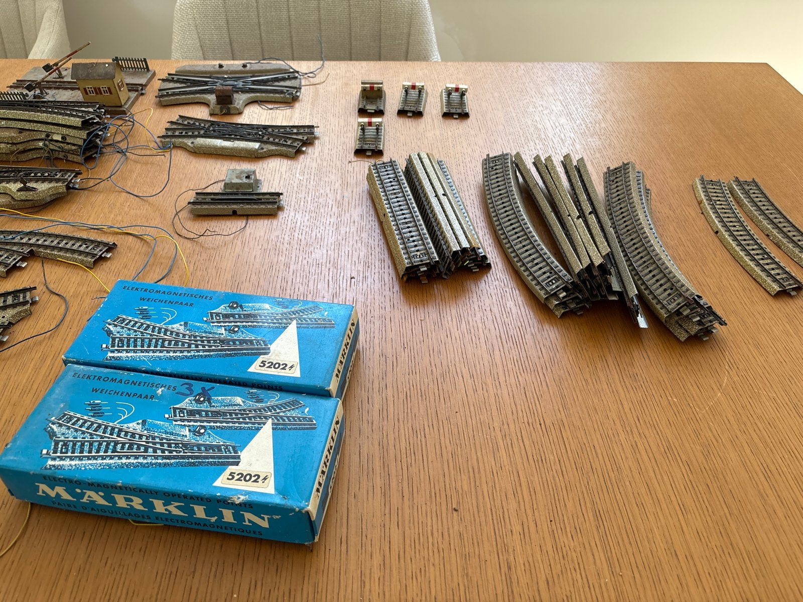 Grote partij Märklin H0 rails, wissels en gebouwen, Ophalen, Wisselstroom, Gebruikt, Rails