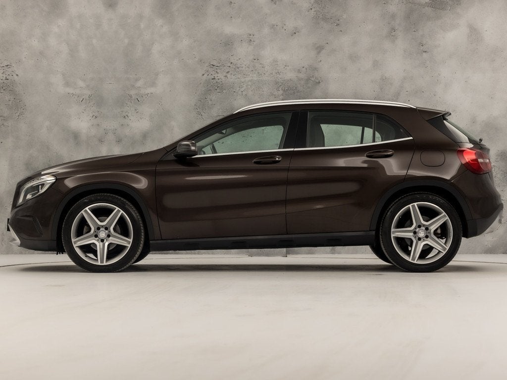 Mercedes-Benz GLA 180 Sport Automaat (NAVIGATIE, LEDER, XENO, 12 maanden, Gebruikt, 4 cilinders, Leder en Stof