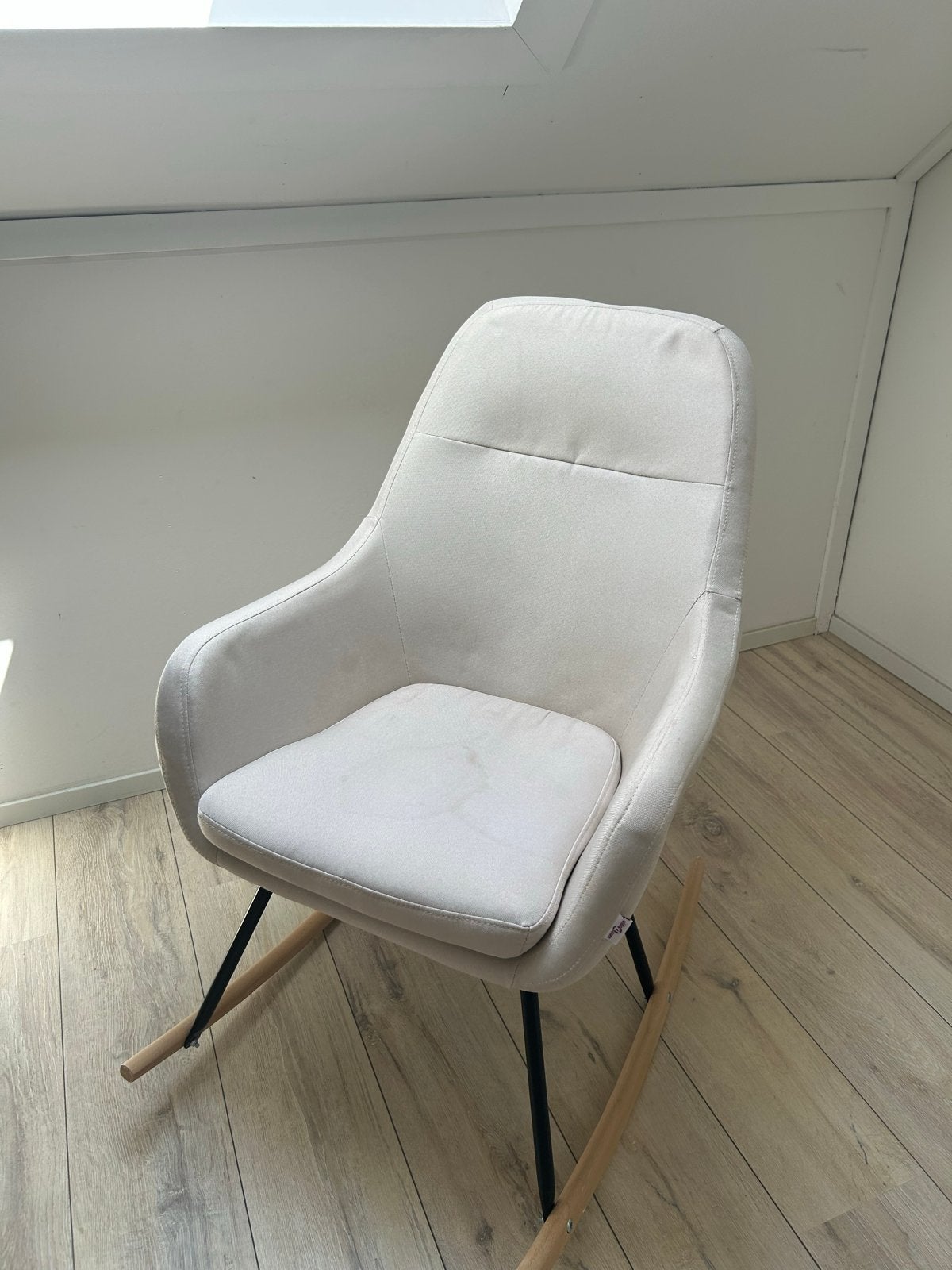 Comfortabele Schommelstoel / Voedingsstoel, Huis en Inrichting, Stoelen, Ophalen, Overige kleuren, Zo goed als nieuw, Eén