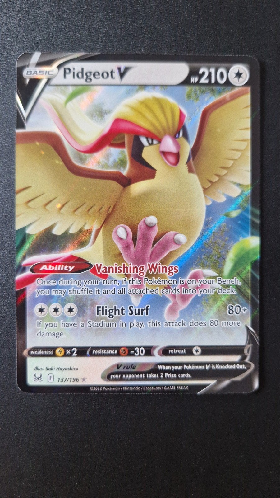 Pidgeot V 137/196 Sword&Shield Lost Origin Pokemon, Hobby en Vrije tijd, Verzamelkaartspellen | Pokémon, Ophalen of Verzenden