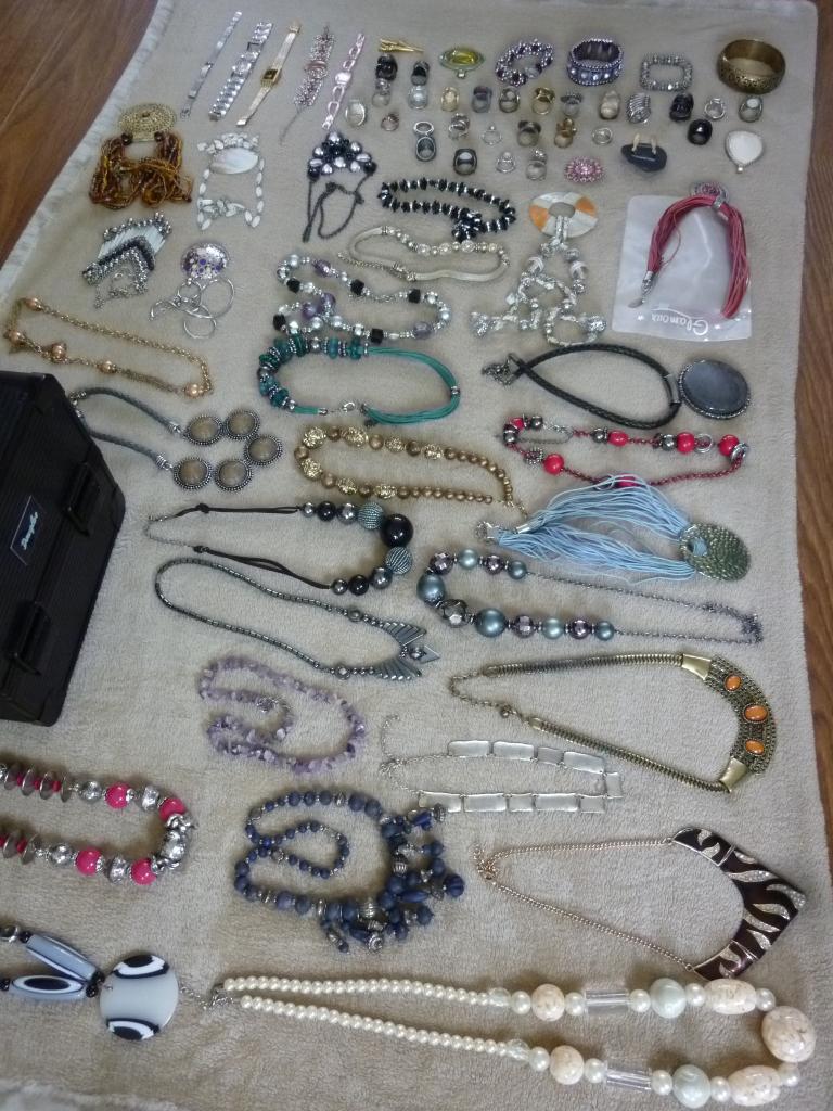 Partij sieraden met cosmeticakoffer douglas vintage, Ophalen of Verzenden, Gebruikt, Overige kleuren, Overige materialen