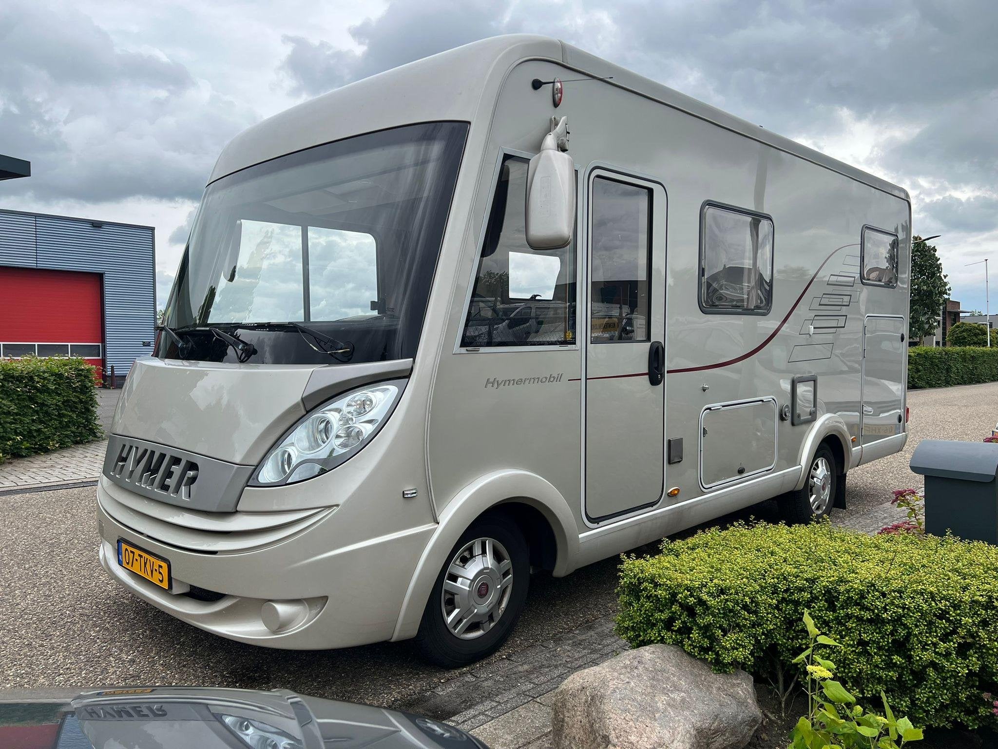 Hymer B514l | Vast Bed | L-Zit | Casseteluifel | Airco | Bea, Integraal, Tot en met 2, Hymer, Achteruitrijcamera