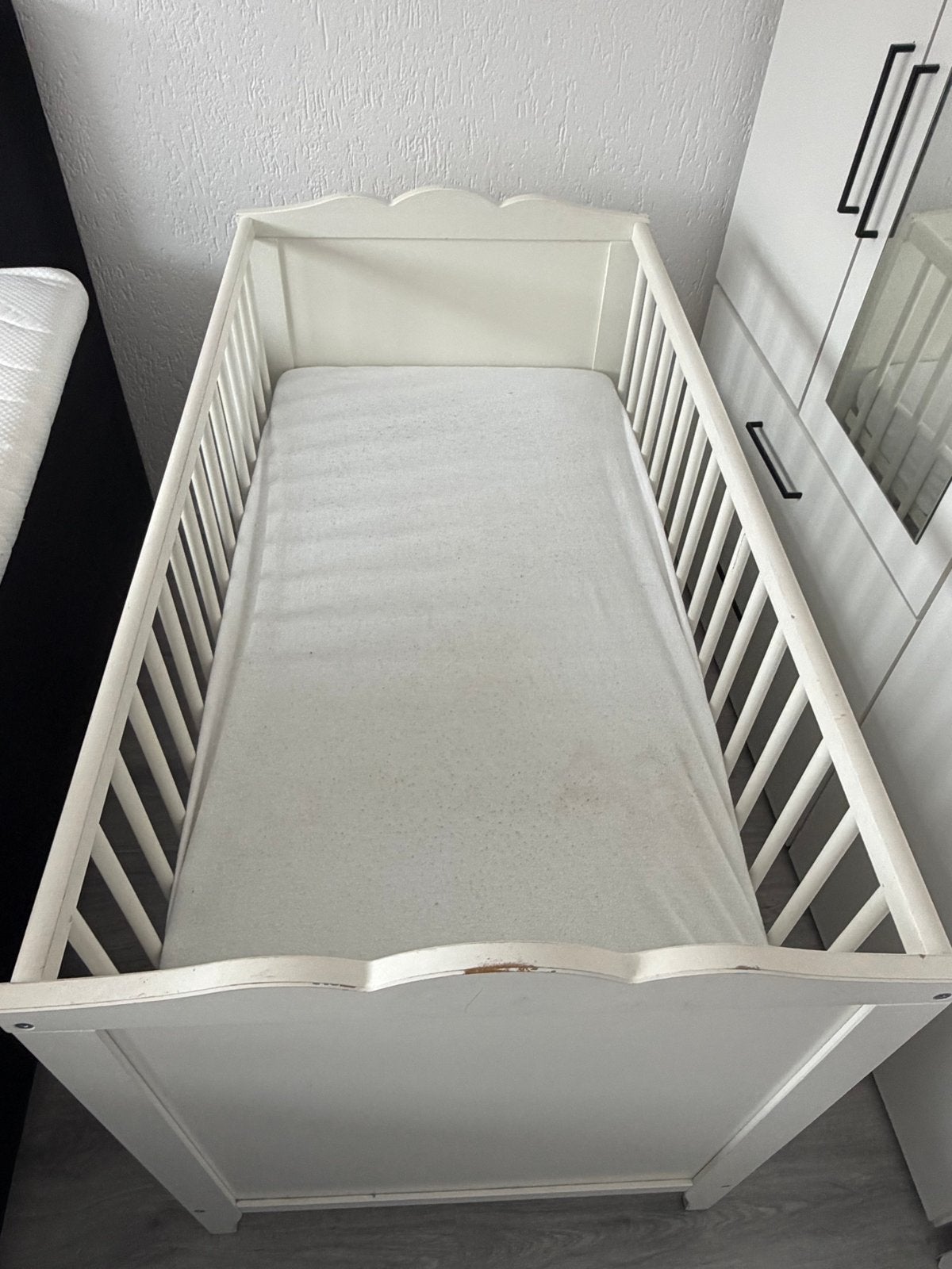 Wit houten ledikant met matras en beddengoed, Kinderen en Baby's, Babywiegjes en Ledikanten, Ophalen of Verzenden, Gebruikt, Ledikant
