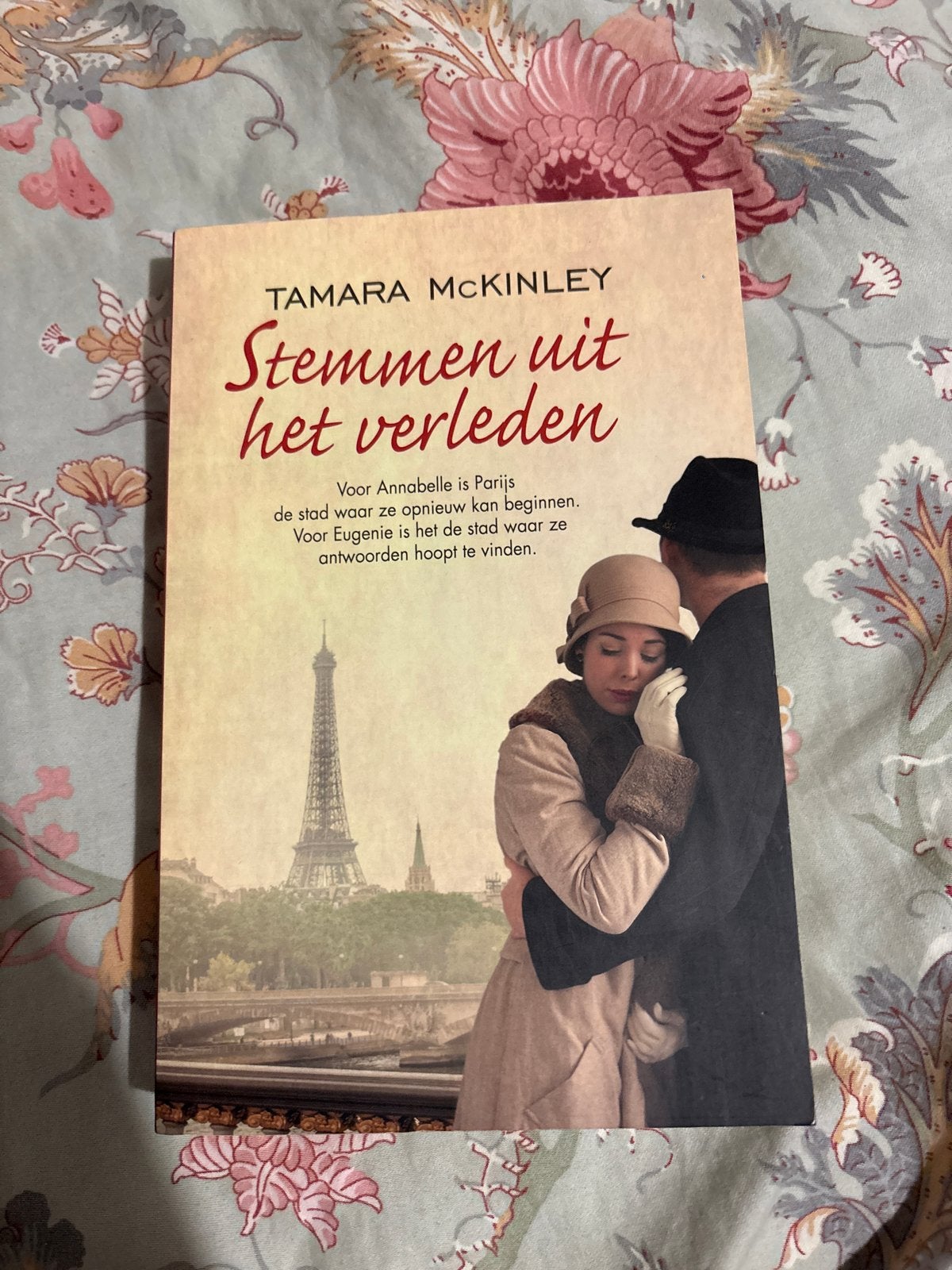 Stemmen uit het verleden - Tamara McKinley, Ophalen of Verzenden, Zo goed als nieuw, Nederland