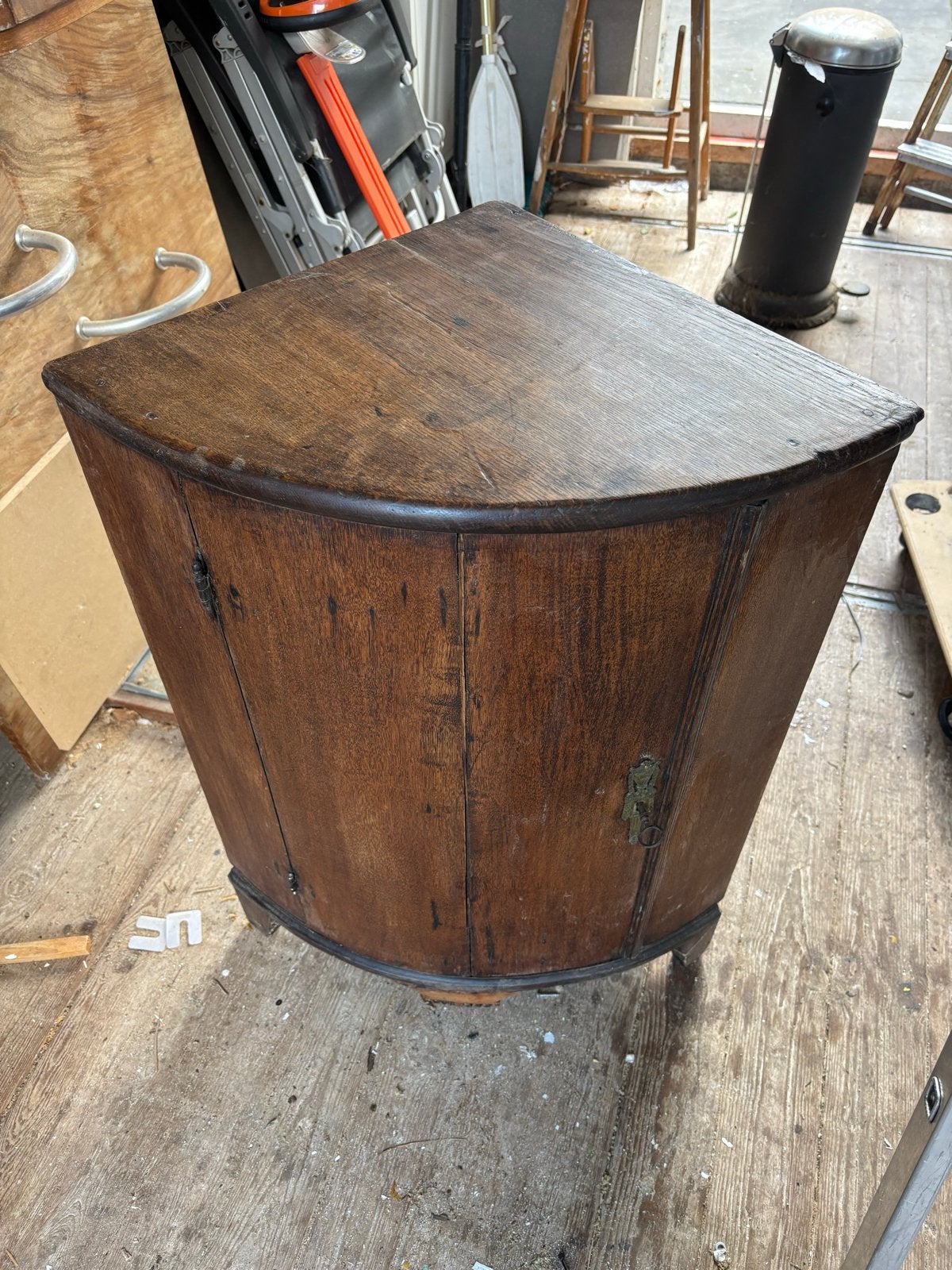 Antieke houten hoekkast met sleutel, Antiek en Kunst, Antiek | Meubels | Kasten, Ophalen