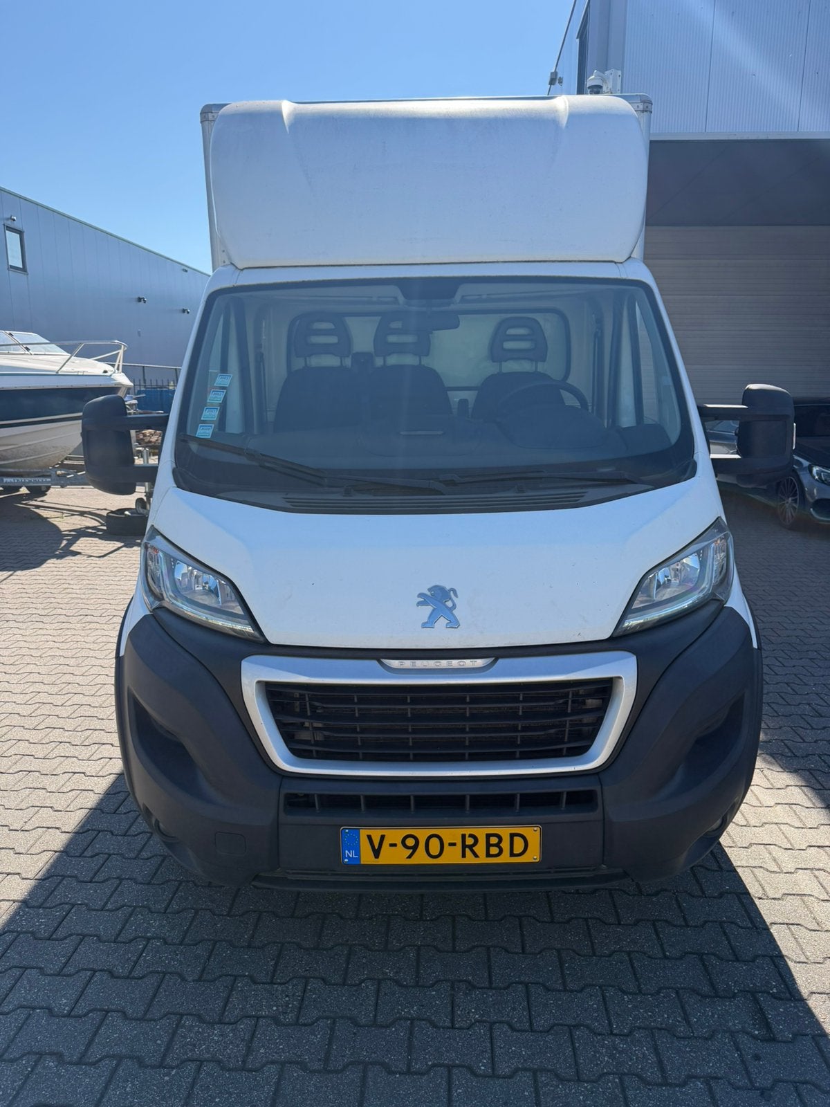 Peugeot boxer bakwagen bestelbus met steekwagentjes huren, Verhuiswagen of Bestelauto
