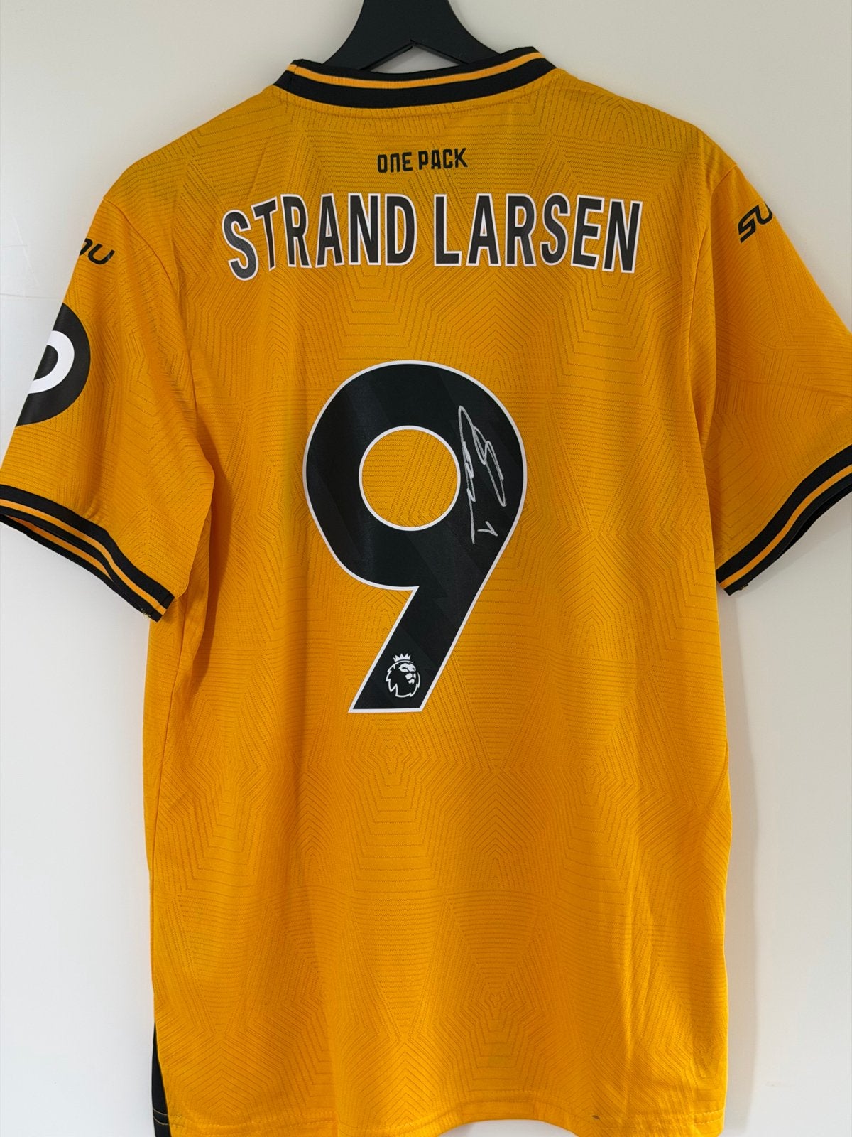 Wolves thuisshirt 2023/2024 gesigneerd Strand Larsen, Maat M, Ophalen of Verzenden, Zo goed als nieuw, Shirt