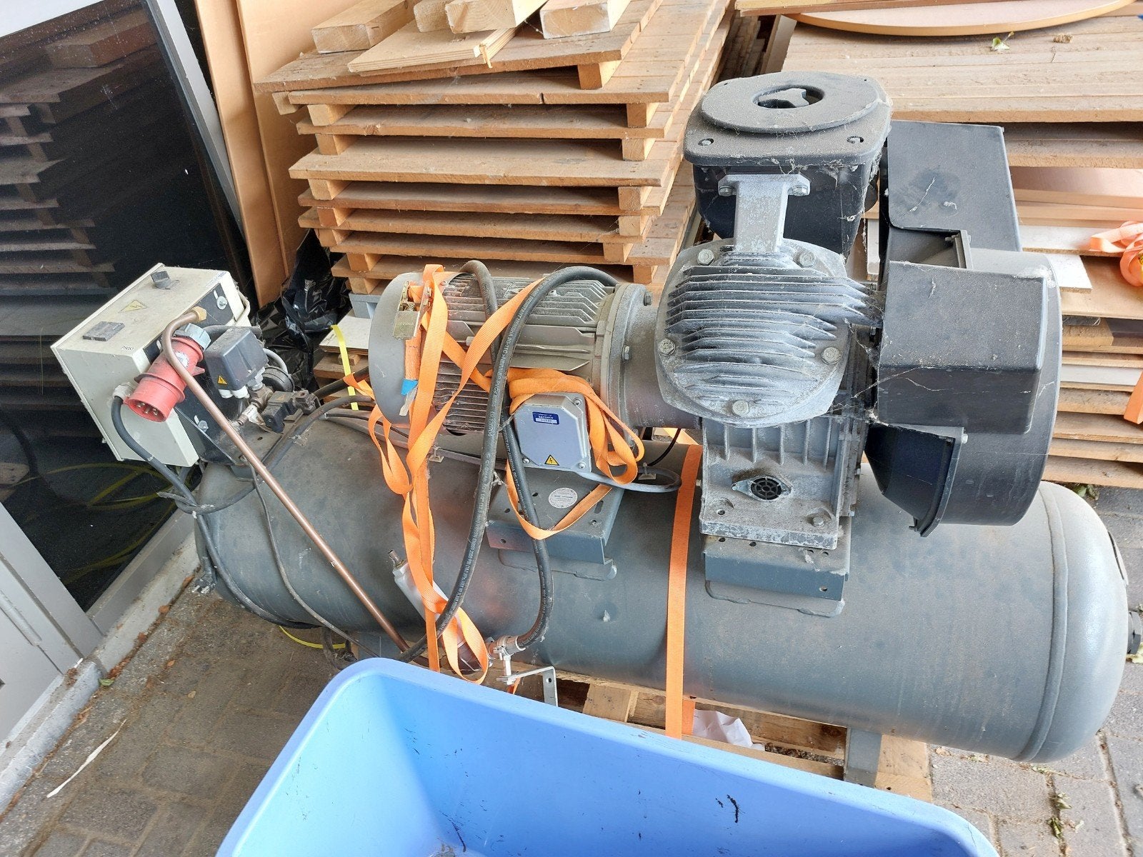 Compressor met druktank, Minder dan 25 liter, Ophalen of Verzenden, Minder dan 200 liter/min