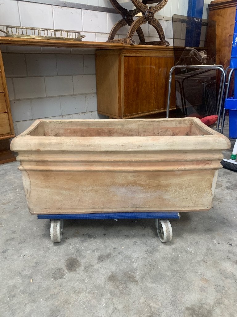 Antieke terracotta planten bak, Ophalen