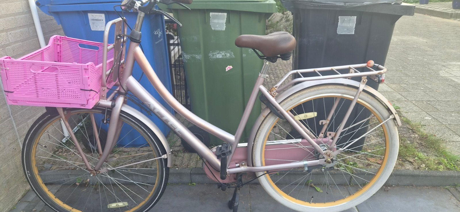 Roze Gazelle stadsfiets met voordrager en krat, Ophalen, Gebruikt, Velgrem, Versnellingen